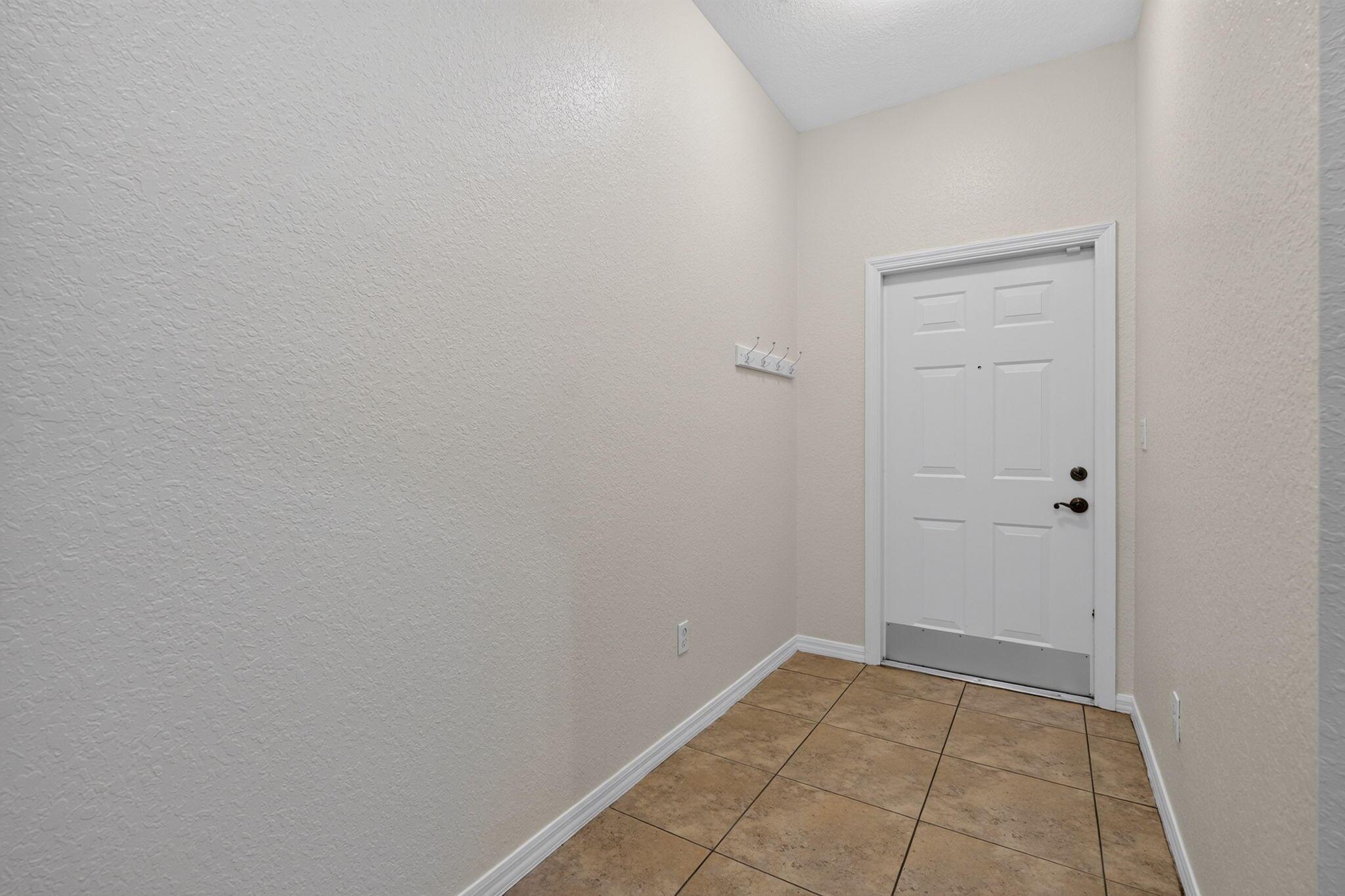 158 W Thatch Palm Circle, Jupiter, FL 33458, Jupiter - Photo 3