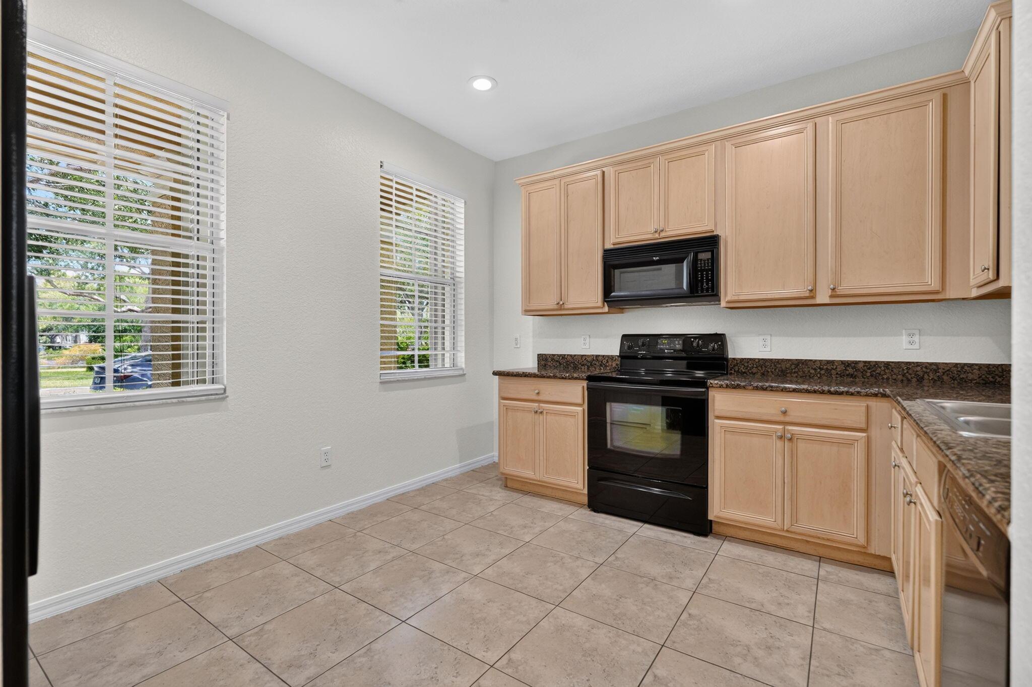 158 W Thatch Palm Circle, Jupiter, FL 33458, Jupiter - Photo 4