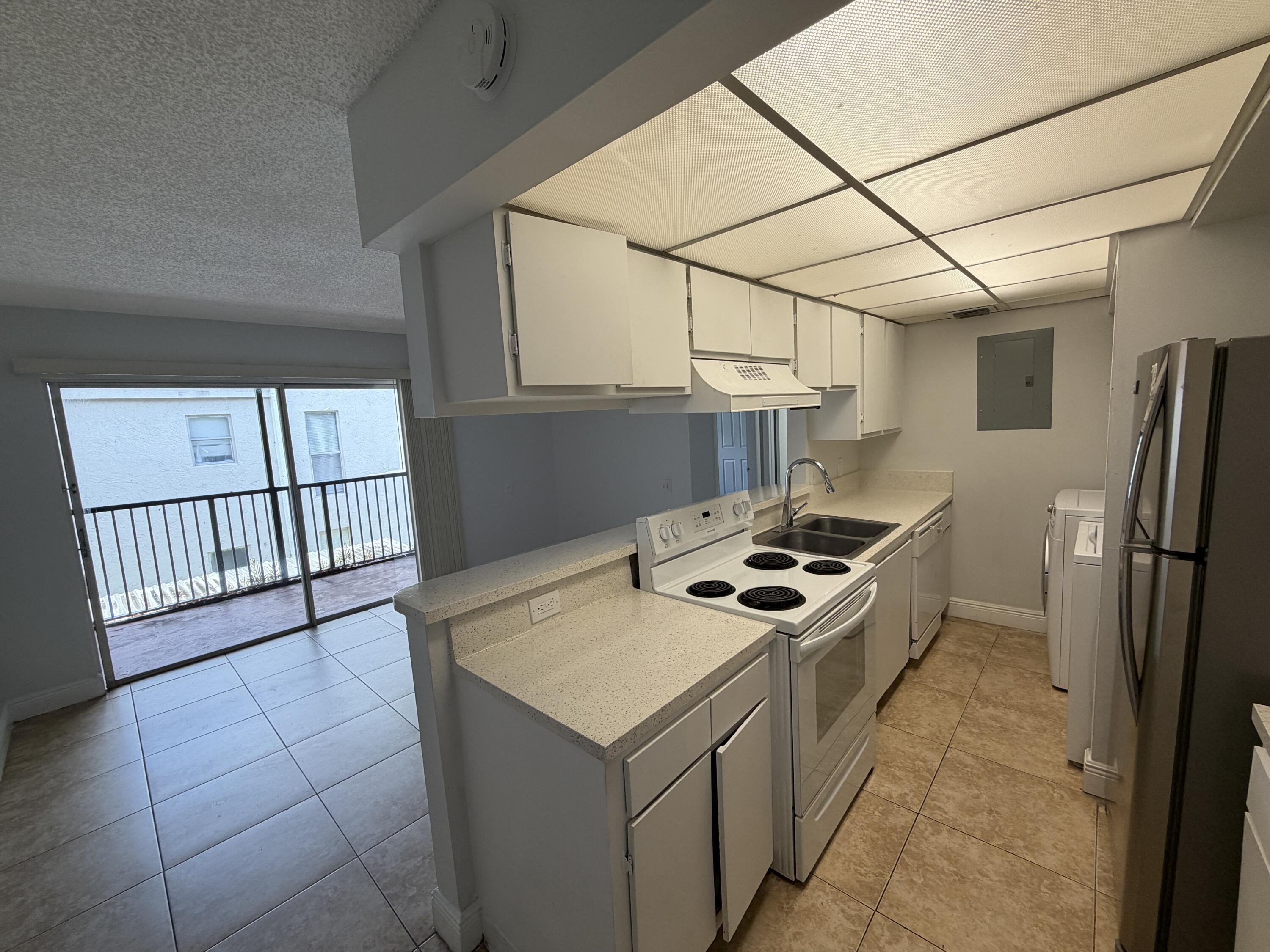 4419 TREEHOUSE Lane 22G, Tamarac, FL 33319, Tamarac