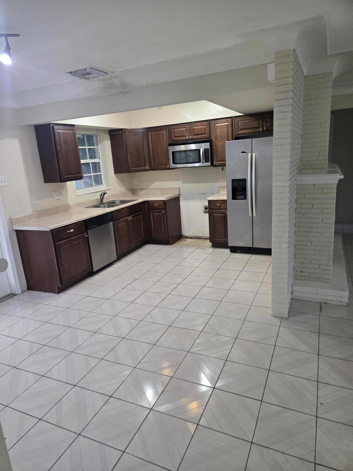 311 NE 42nd Street, Oakland Park, FL 33334, Oakland Park - Photo 5
