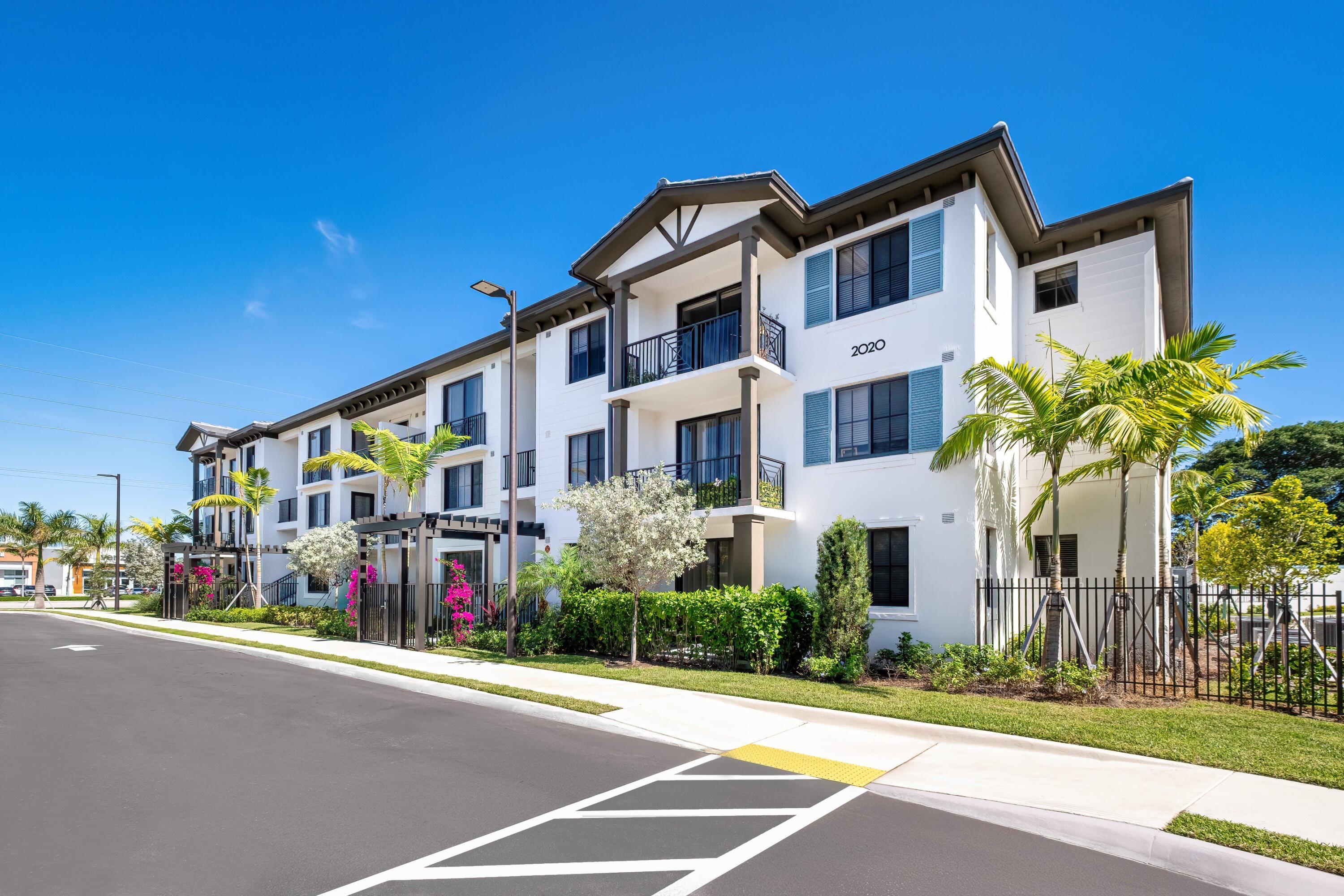 2000 Stirling Road 3-101, Hollywood, FL 33020, Hollywood - Photo 4