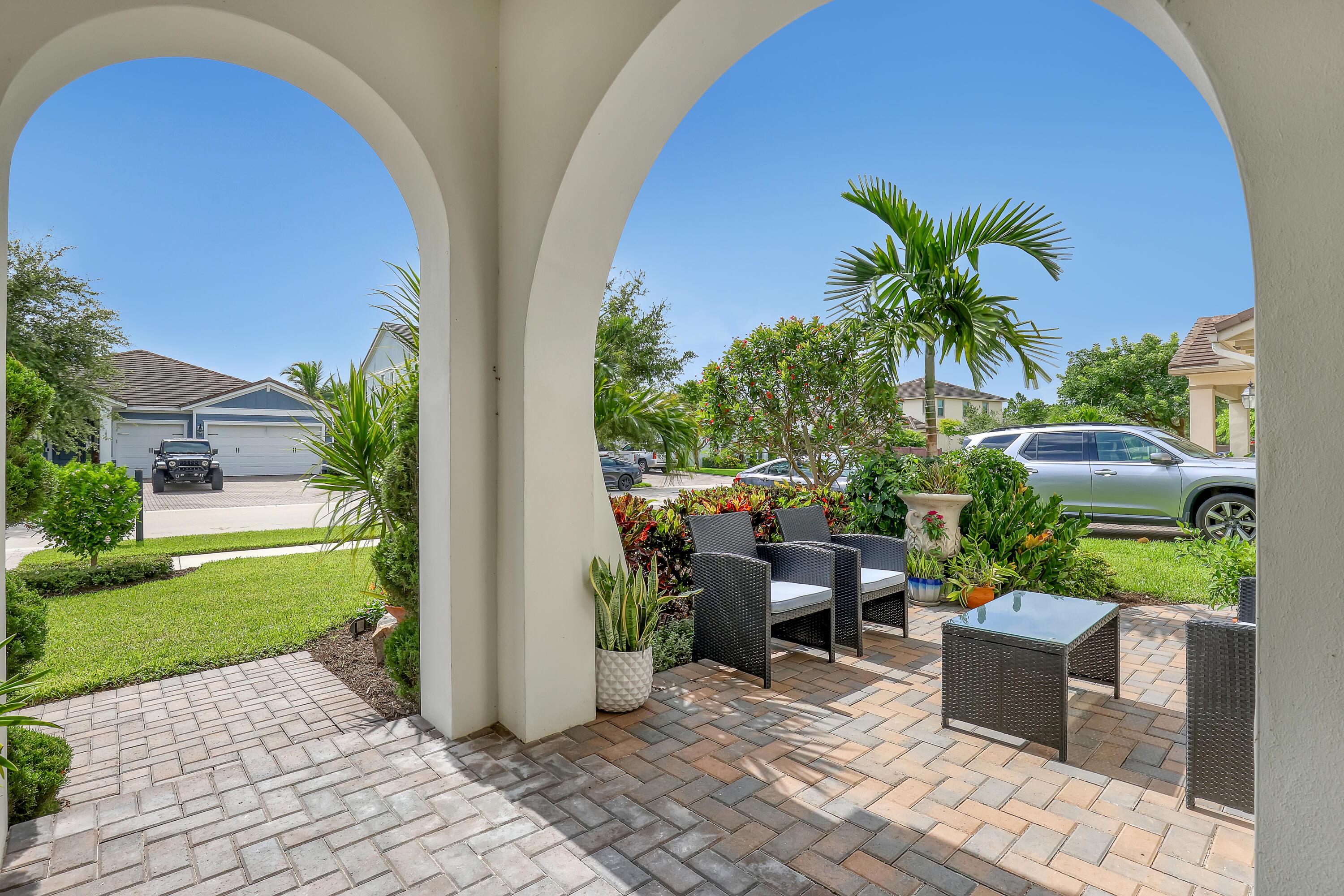1047 Ember Ridge Run, Loxahatchee, FL 33470, Loxahatchee - Photo 4