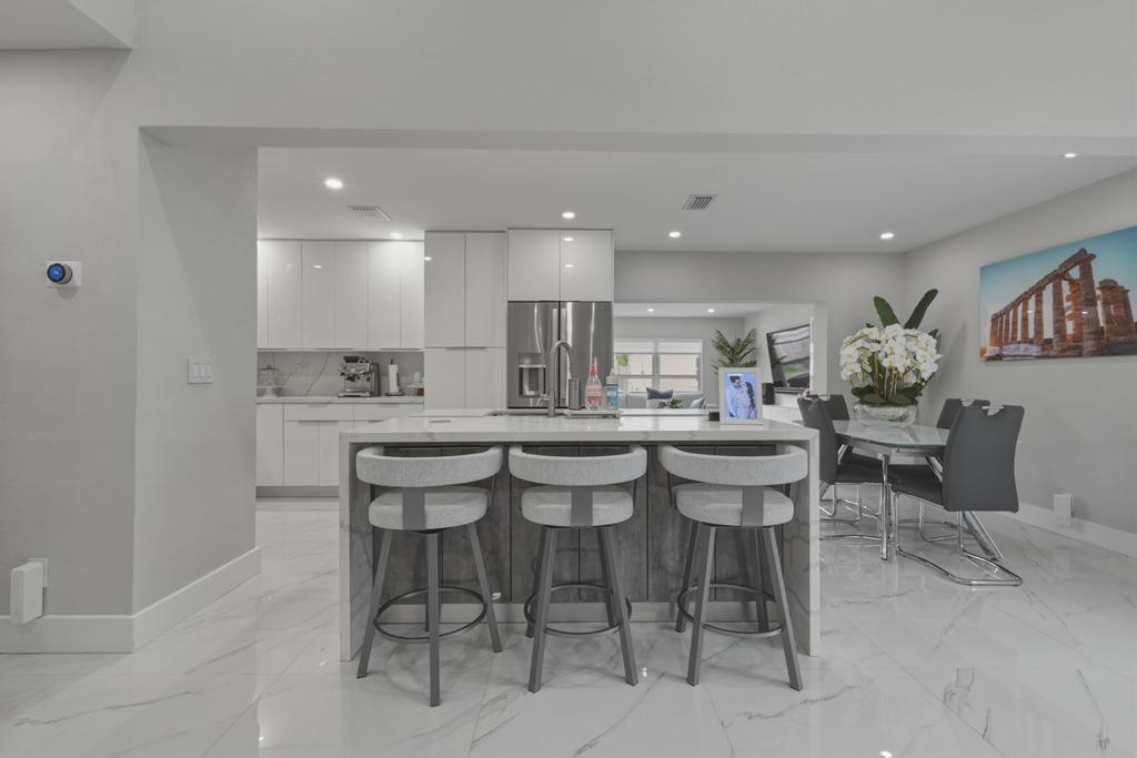 11120 NW 27TH Place, Sunrise, FL 33322, Sunrise - Photo 2