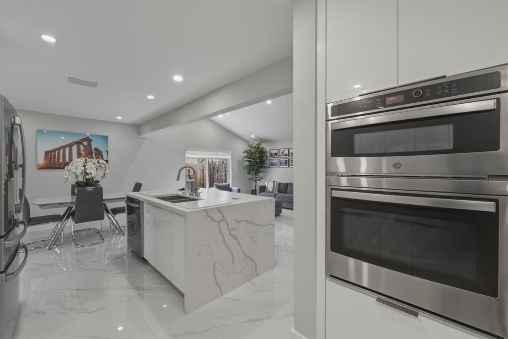 11120 NW 27TH Place, Sunrise, FL 33322, Sunrise - Photo 4