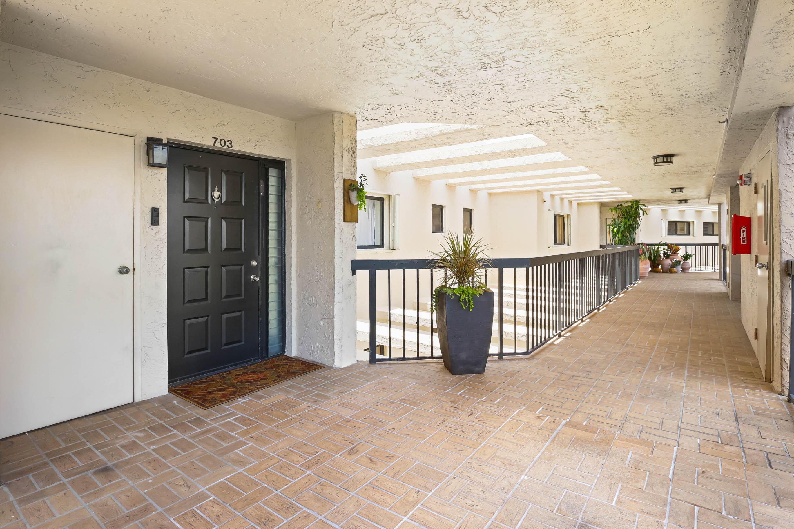 5279 S FOUNTAINS Drive S 703, Lake Worth, FL 33467, Lake Worth - Photo 3