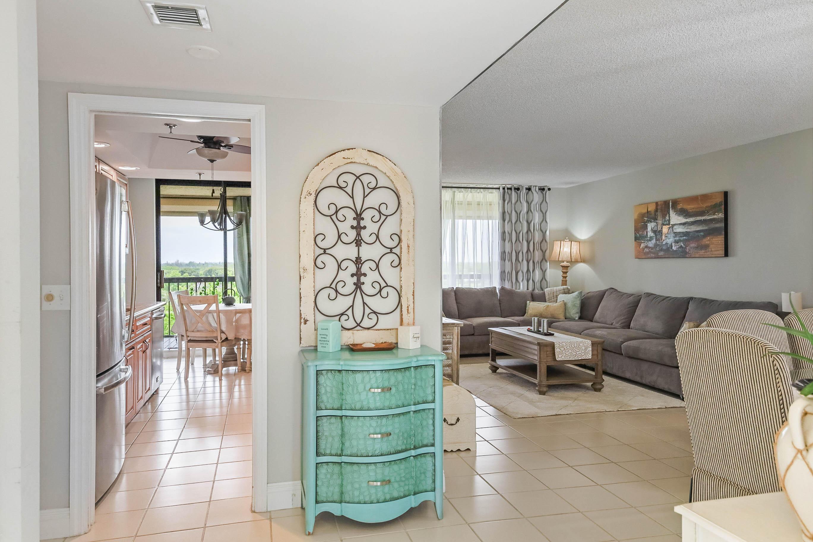 5279 S FOUNTAINS Drive S 703, Lake Worth, FL 33467, Lake Worth - Photo 5