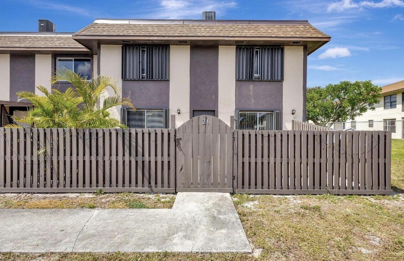 2110 Sherwood Forest Boulevard 24, West Palm Beach, FL 33415, West Palm Beach