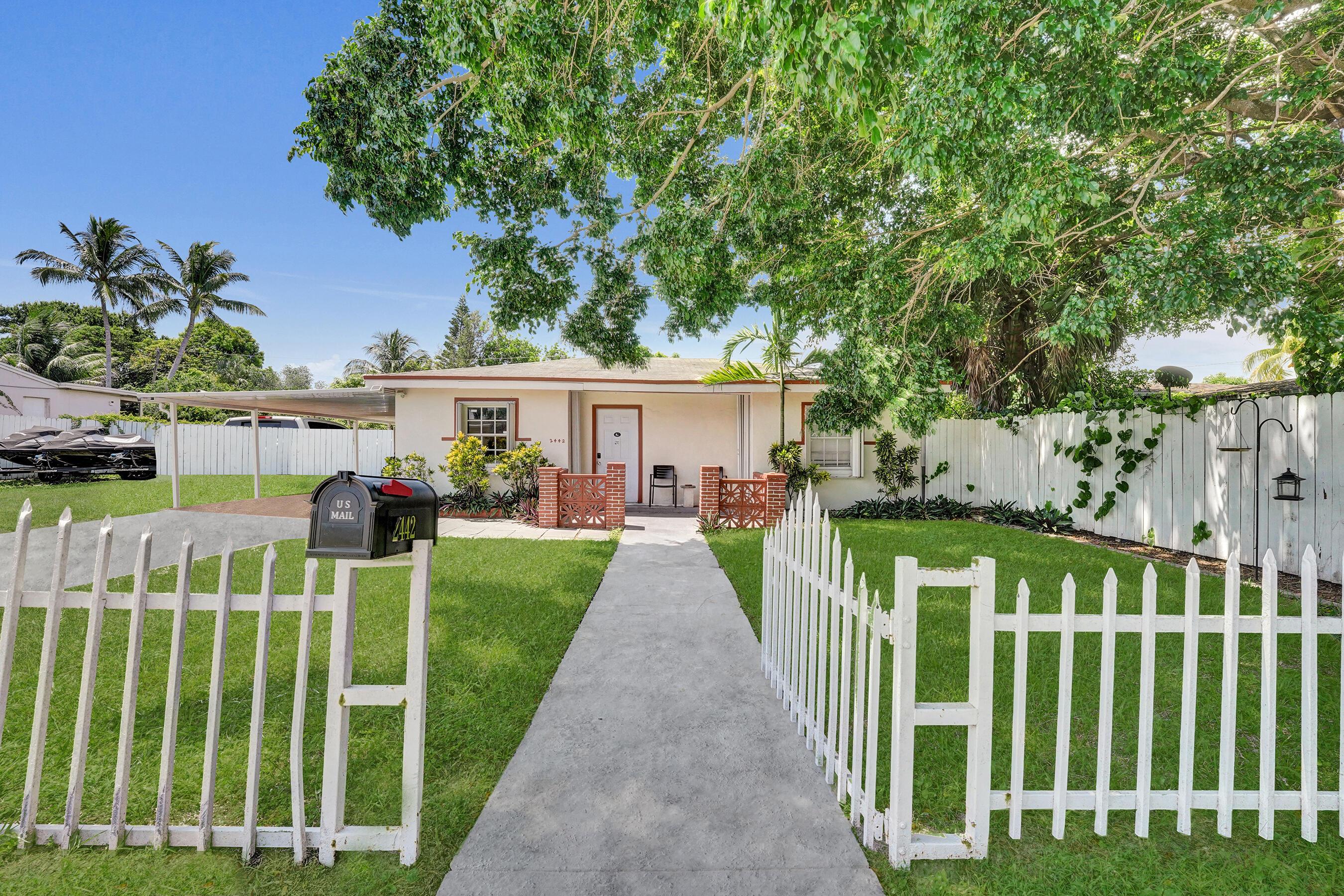 2442 FUNSTON Street, Hollywood, FL 33020, Hollywood