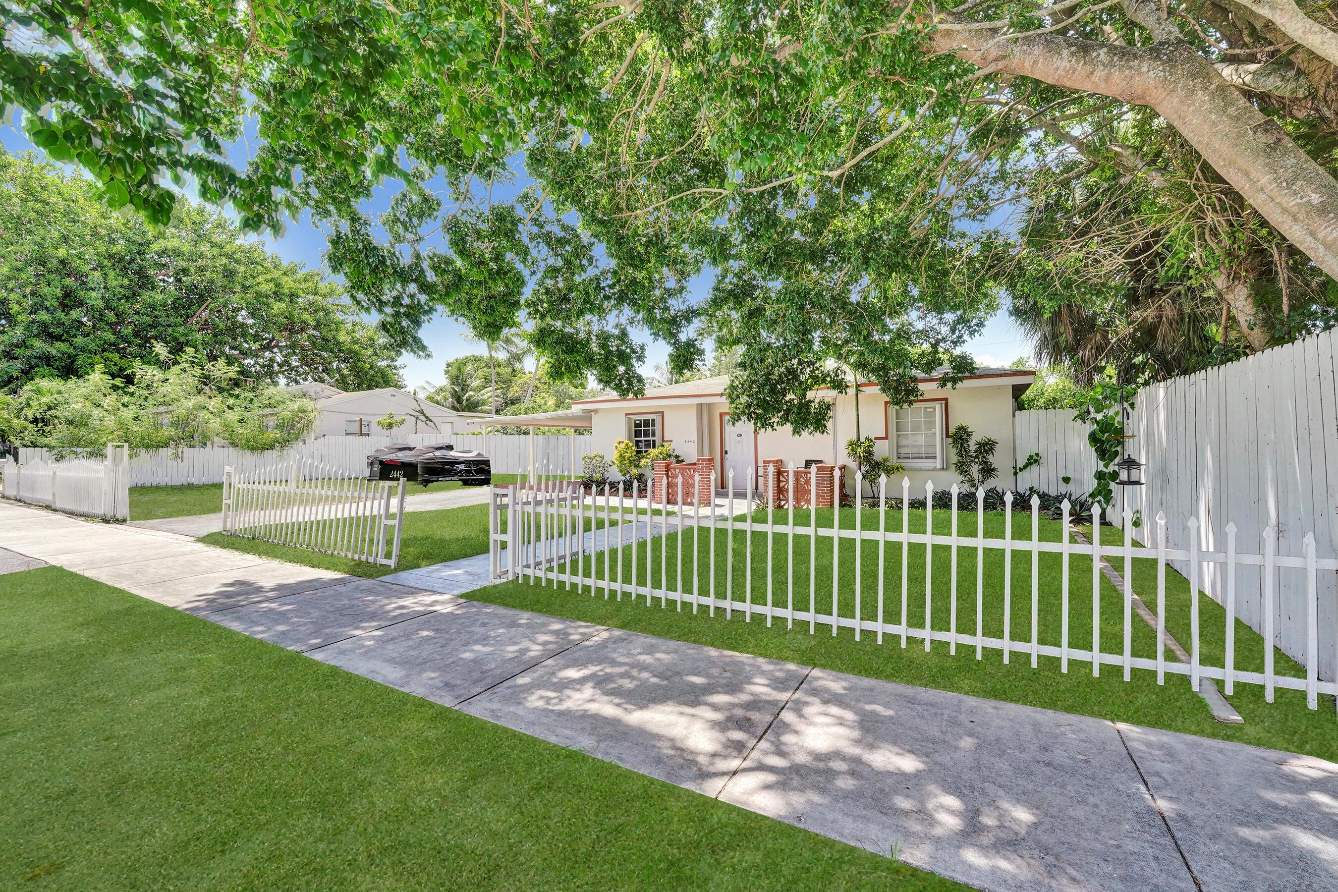 2442 FUNSTON Street, Hollywood, FL 33020, Hollywood - Photo 2