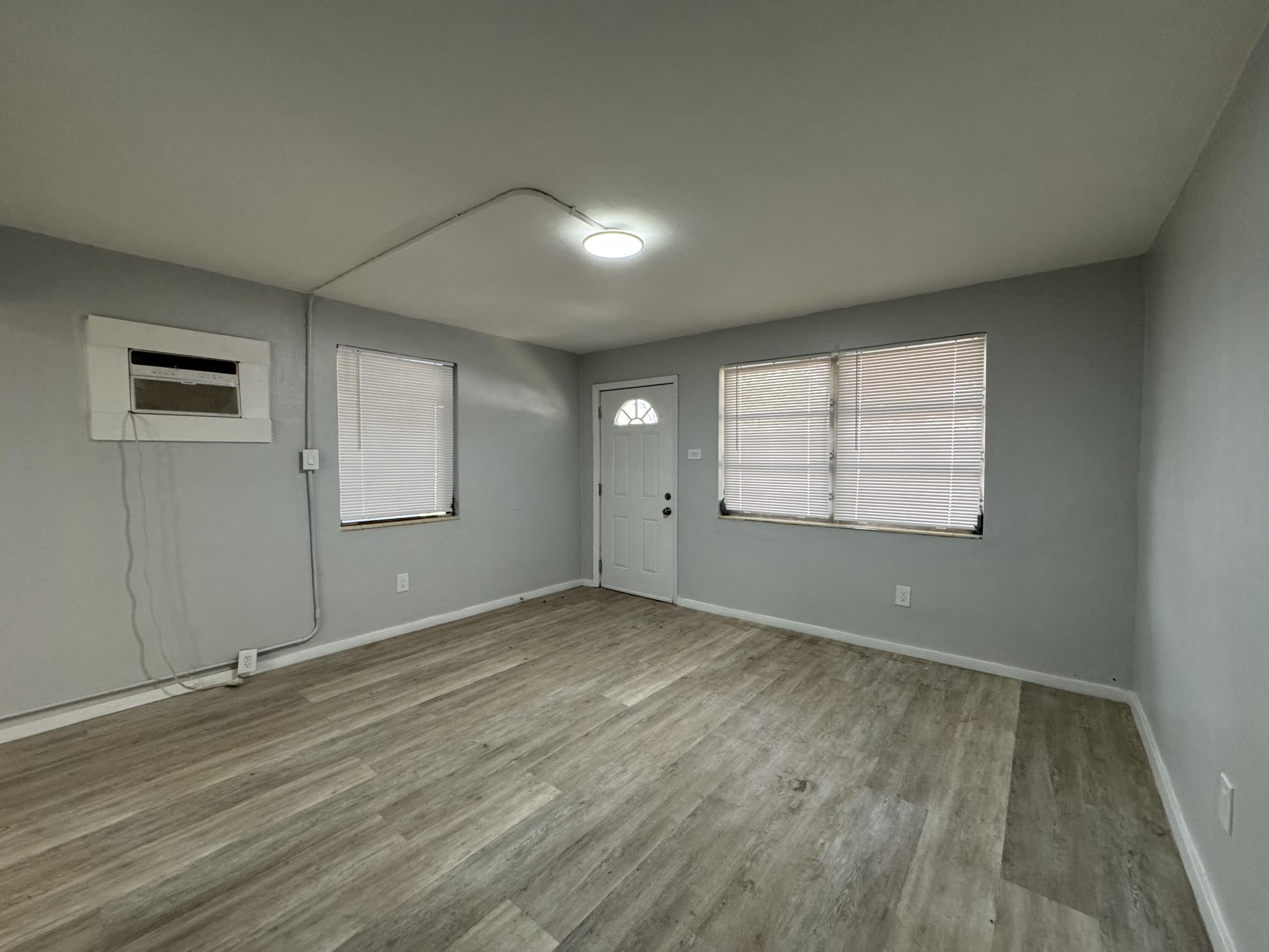 304 NW 14th Avenue, Fort Lauderdale, FL 33311, Fort Lauderdale - Photo 5