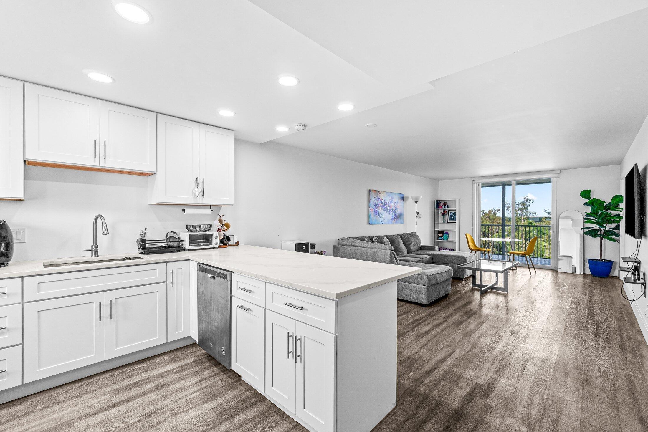 5961 NW 2ND Avenue PH-E, Boca Raton, FL 33487, Boca Raton - Photo 3