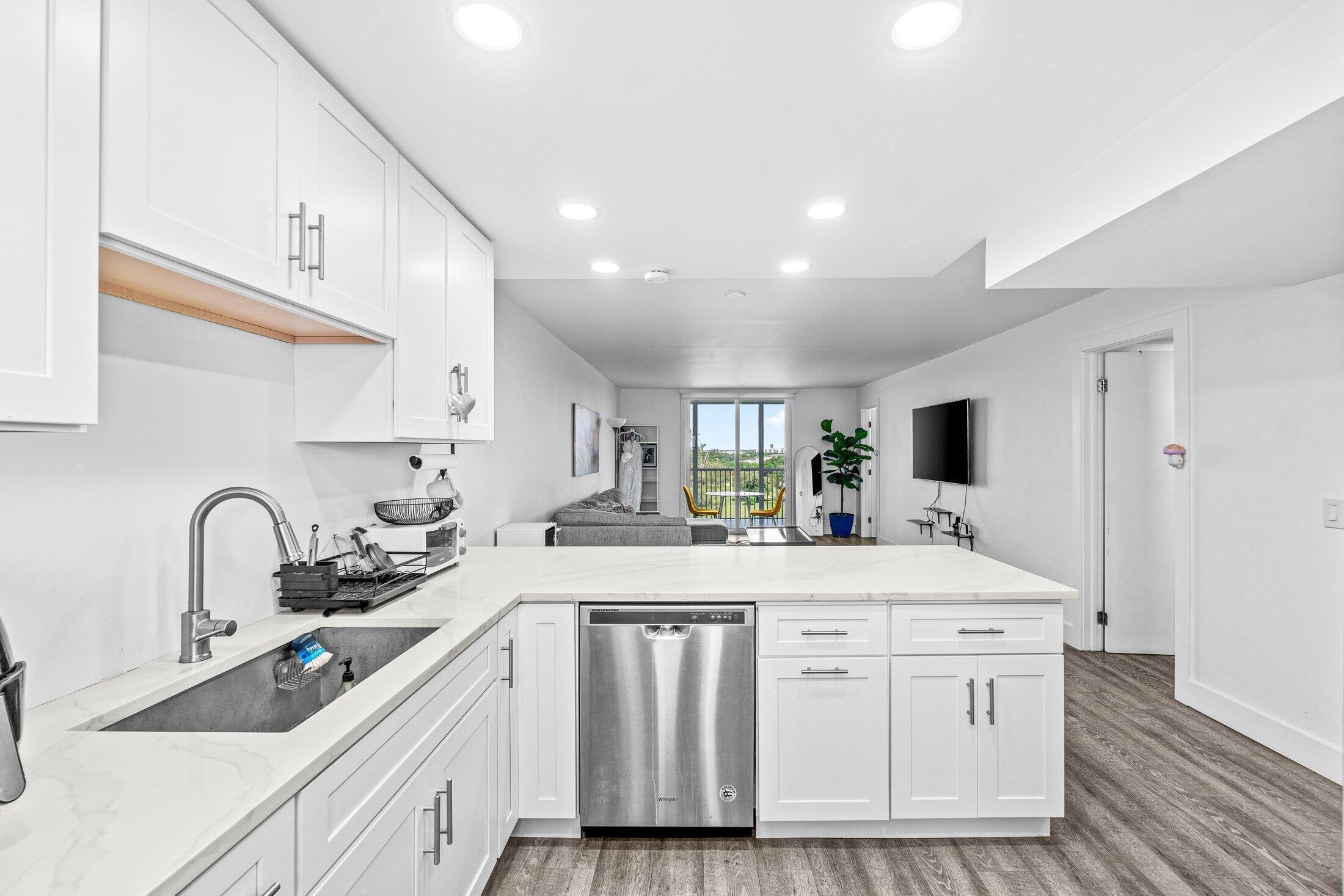 5961 NW 2ND Avenue PH-E, Boca Raton, FL 33487, Boca Raton - Photo 4