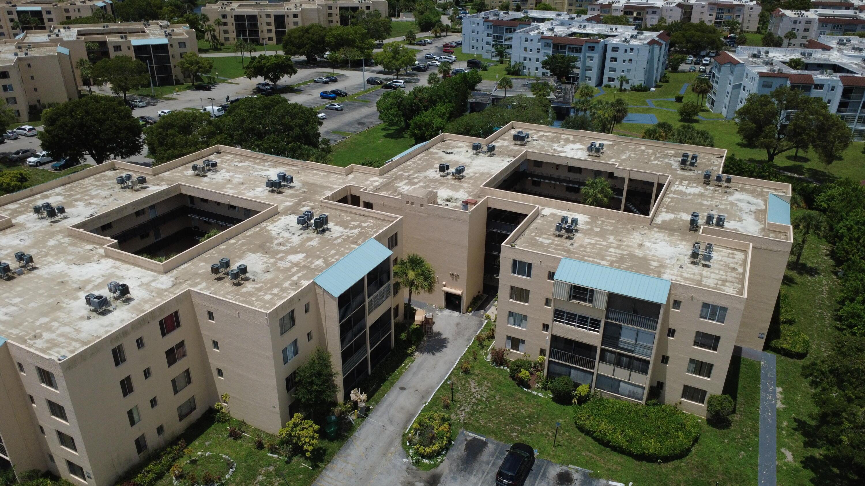 2830 SOMERSET Drive 104N, Lauderdale Lakes, FL 33311, Lauderdale Lakes - Photo 4
