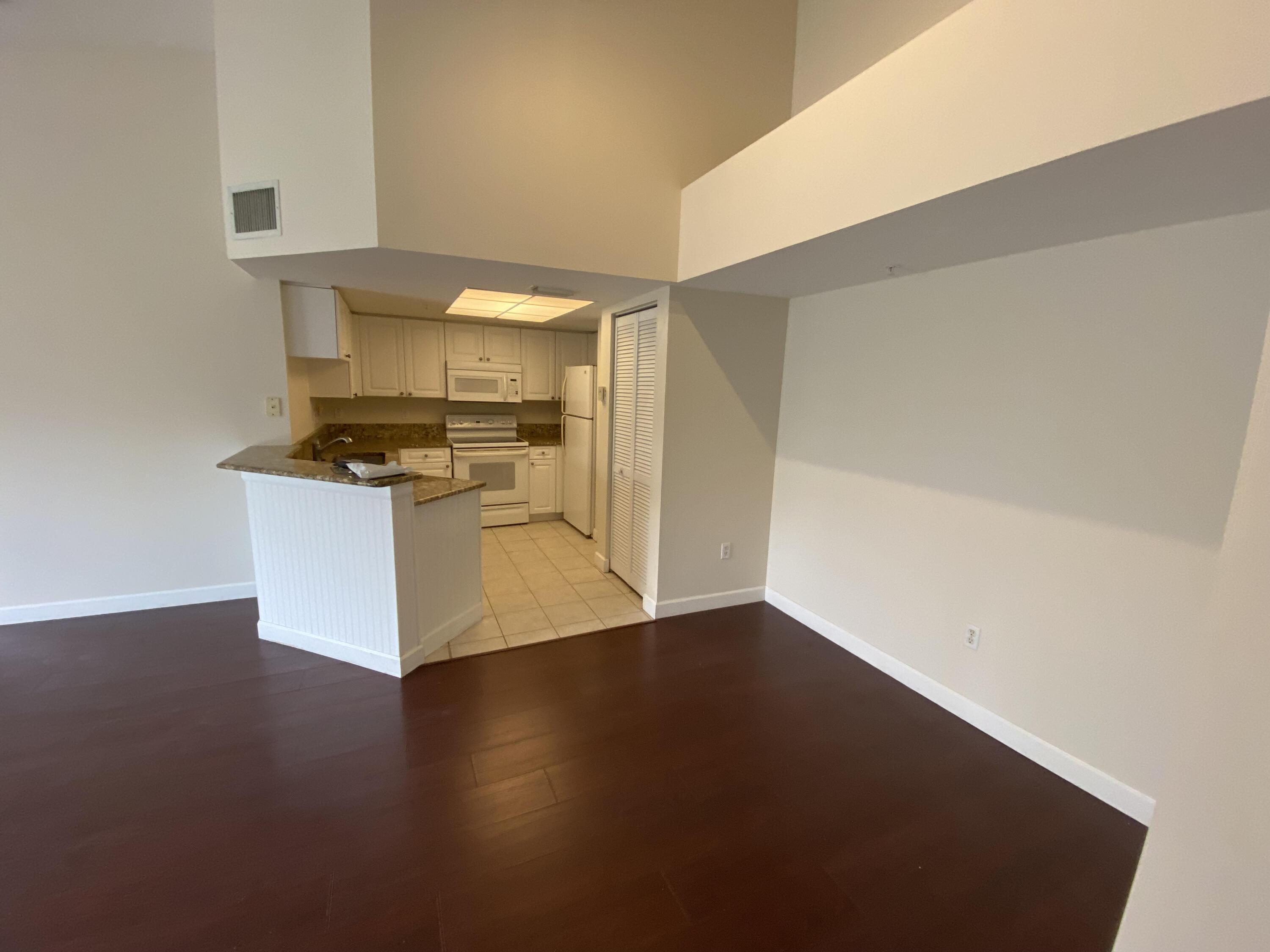 1100 S CRESTWOOD Court S 1117, Royal Palm Beach, FL 33411, Royal Palm Beach - Photo 3