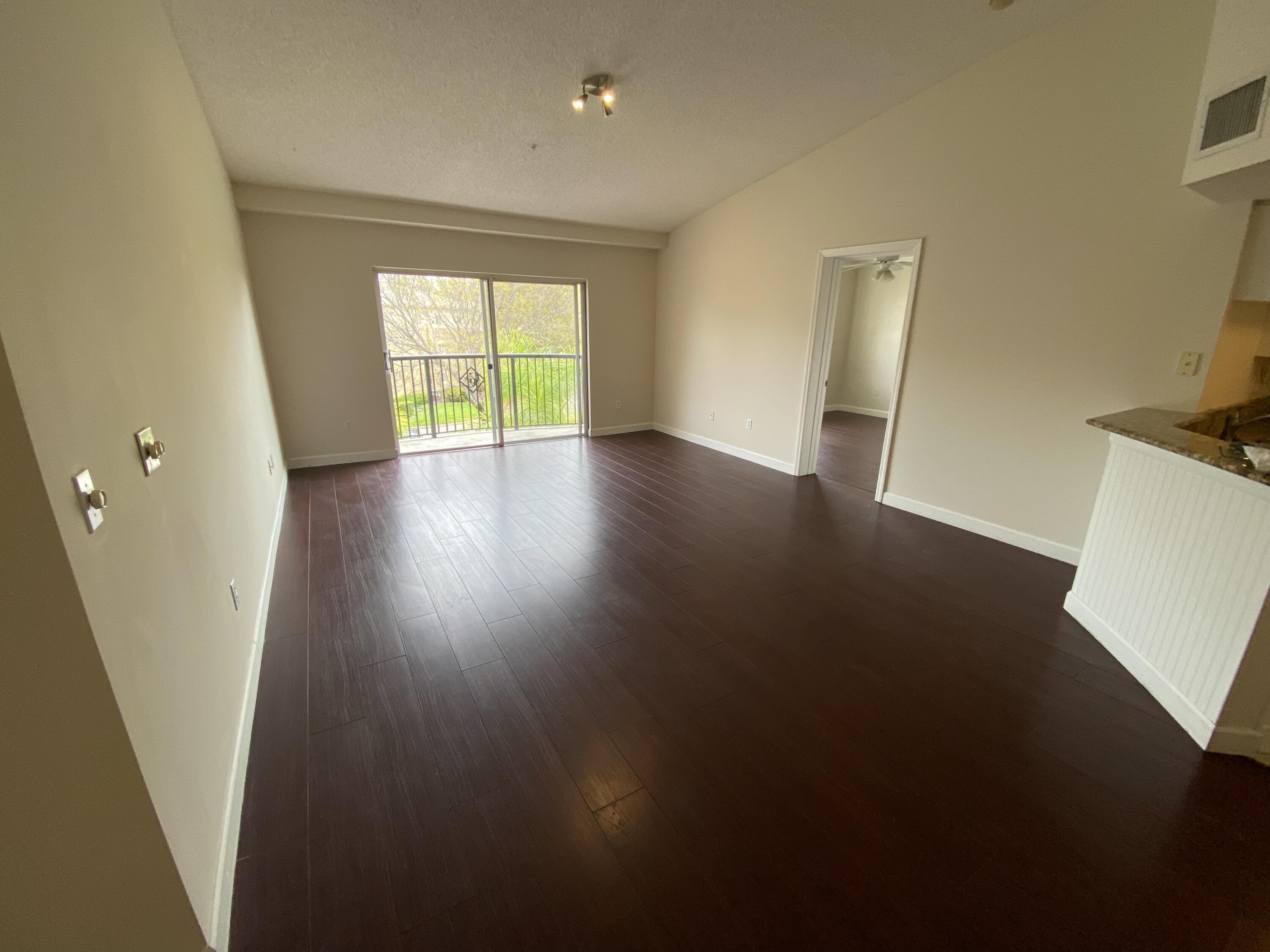 1100 S CRESTWOOD Court S 1117, Royal Palm Beach, FL 33411, Royal Palm Beach - Photo 4