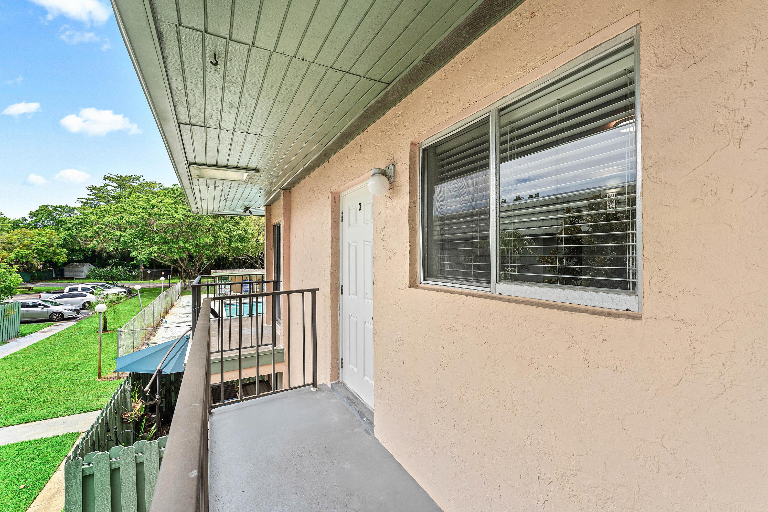 1866 Fairview Villas Drive 3, Palm Springs, FL 33406, Palm Springs - Photo 5