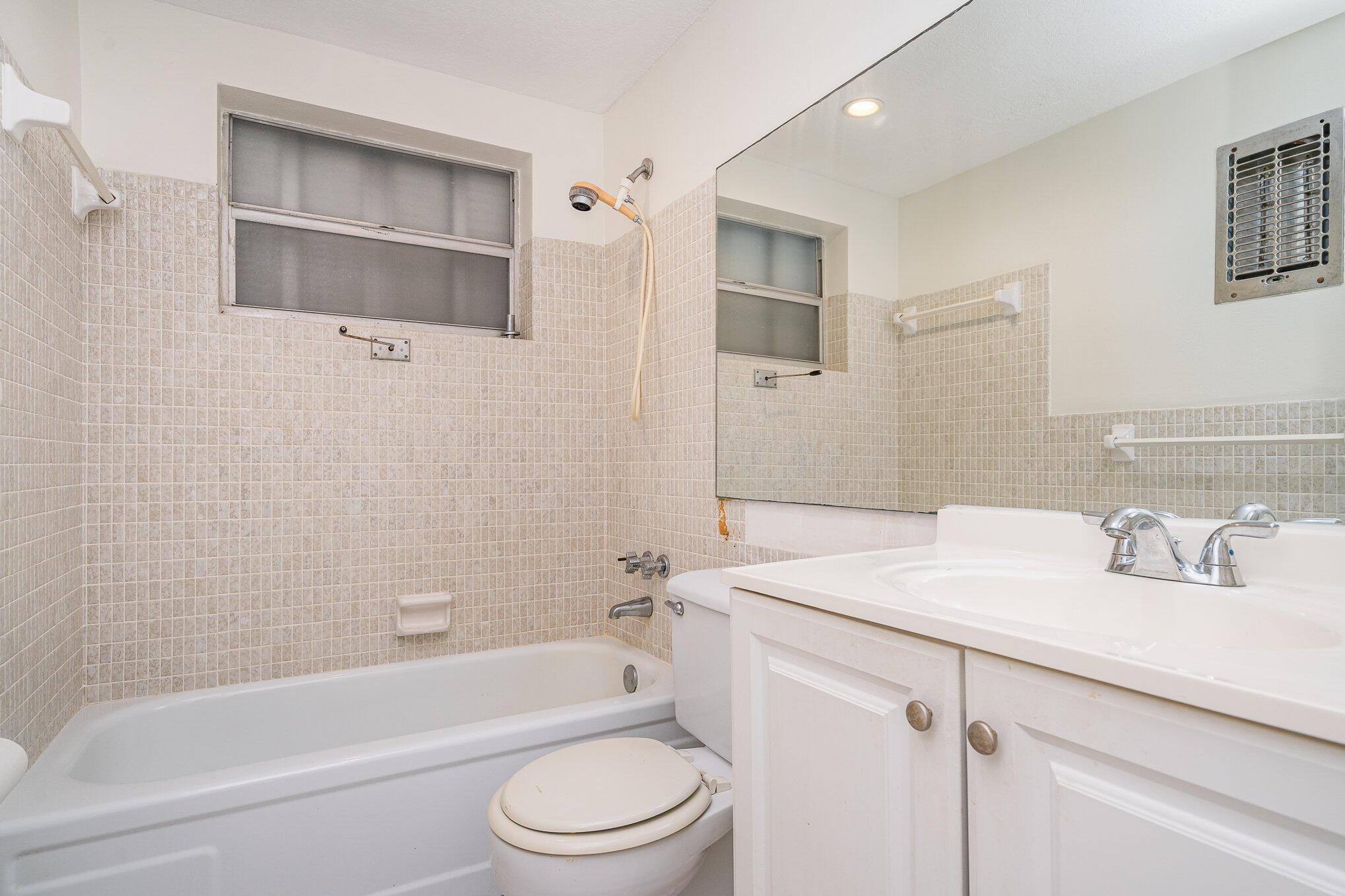 1330 NW 43rd Avenue 202, Lauderhill, FL 33313, Lauderhill - Photo 5