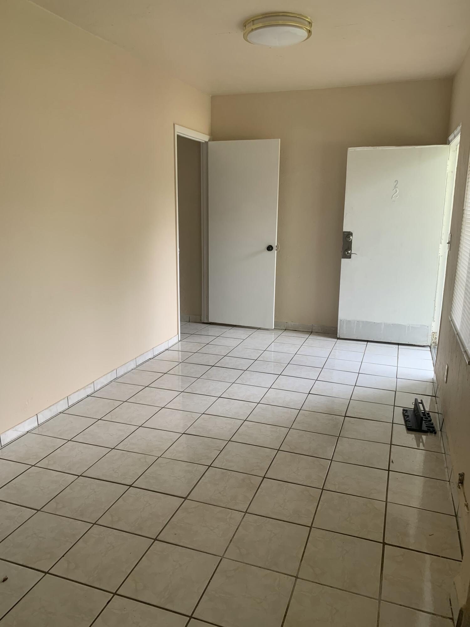 1546 NE 111th Street 2, Miami, FL 33161, Miami - Photo 2