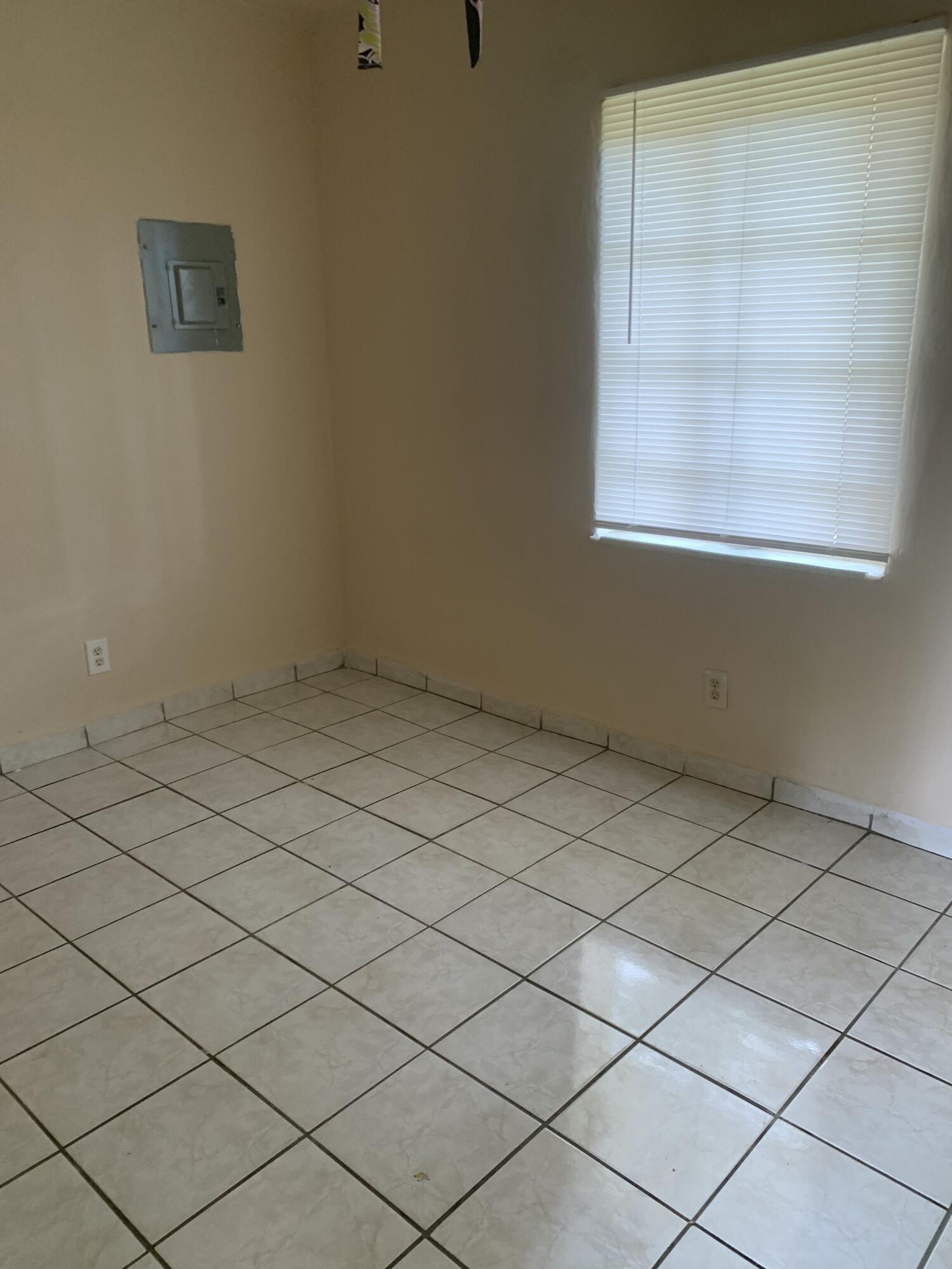 1546 NE 111th Street 2, Miami, FL 33161, Miami - Photo 4