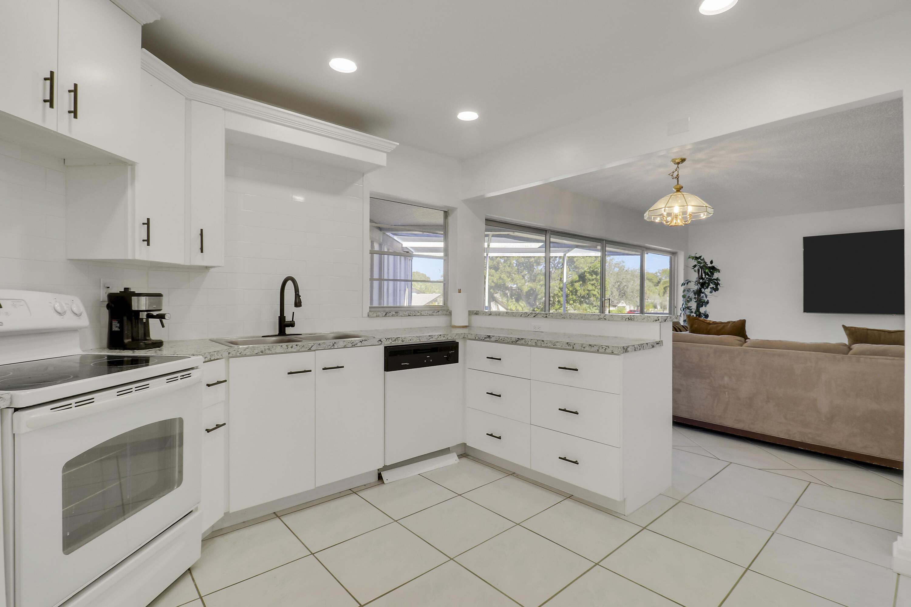 7 GREENWAY Village N 202, Royal Palm Beach, FL 33411, Royal Palm Beach - Photo 5