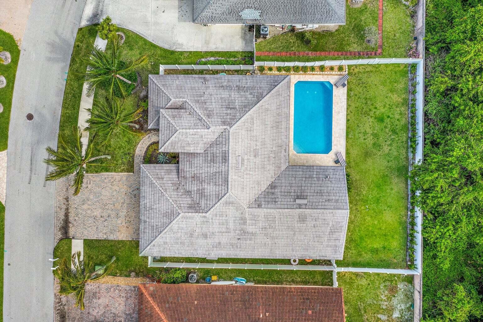596 N Cypress Drive, Tequesta, FL 33469, Tequesta - Photo 4