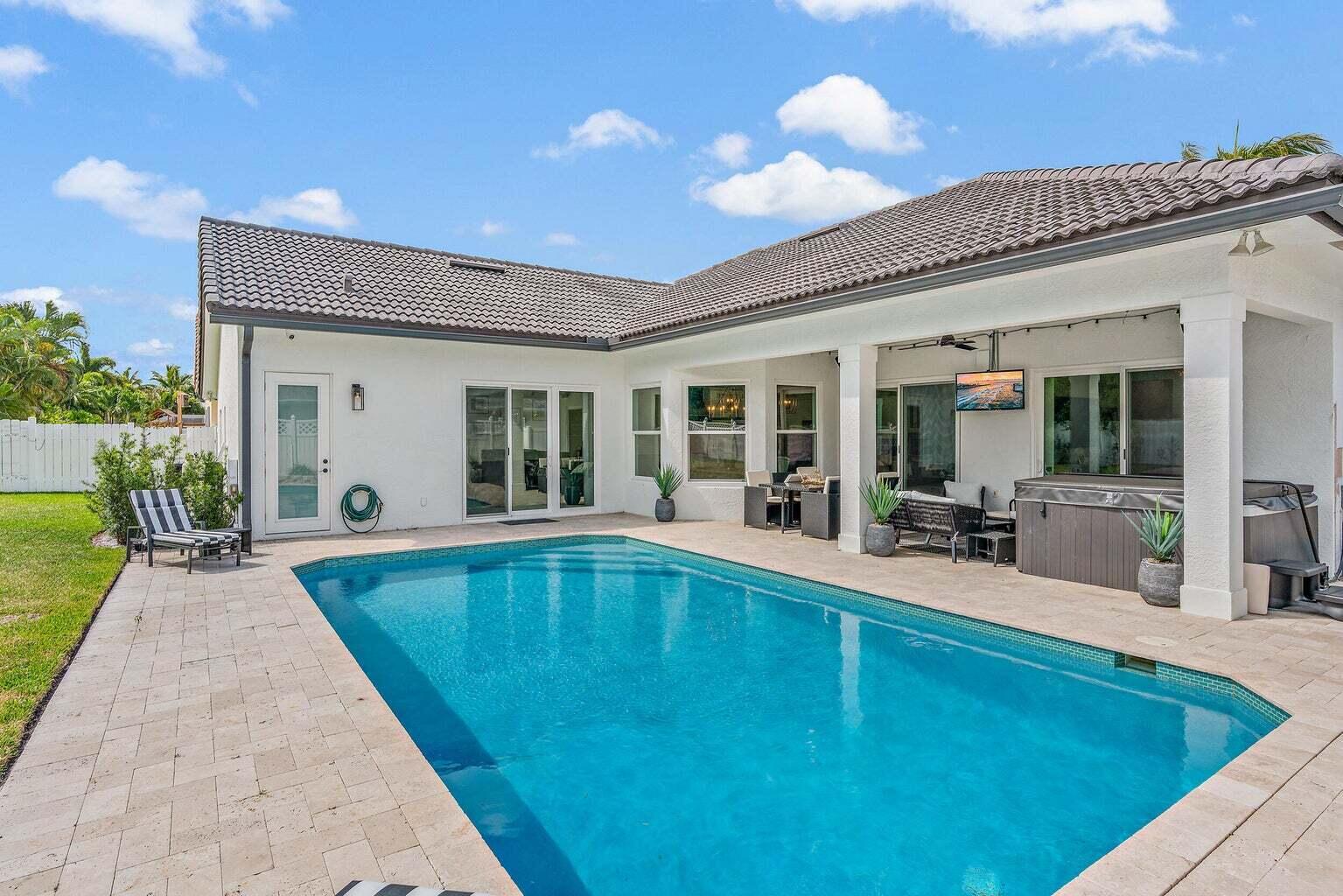 596 N Cypress Drive, Tequesta, FL 33469, Tequesta - Photo 2