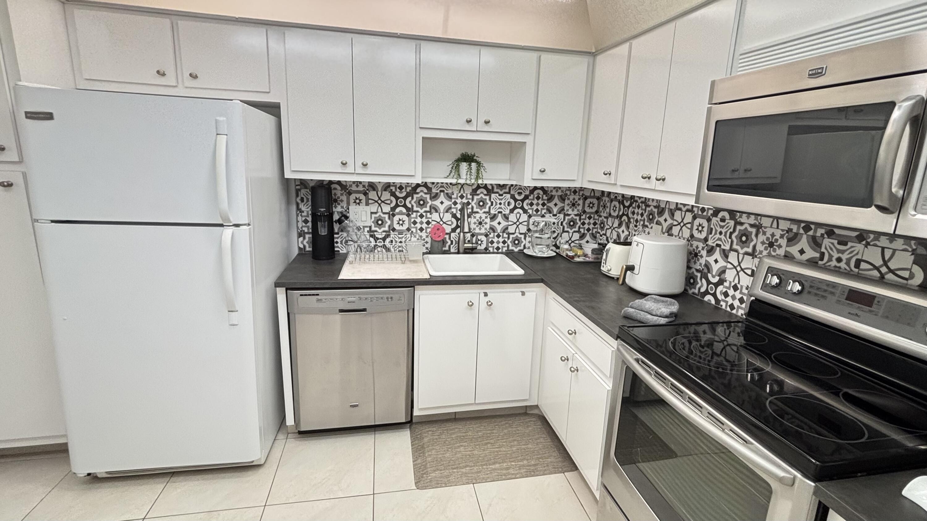 605 OAKS Drive 503, Pompano Beach, FL 33069, Pompano Beach - Photo 2