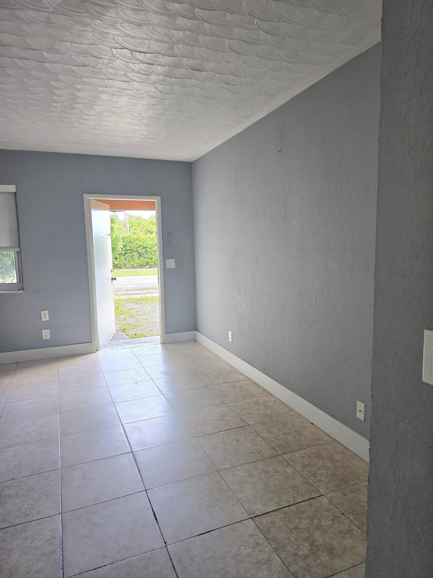 305 SW 14TH Street #1 FRONT, Dania Beach, FL 33004, Dania Beach - Photo 3