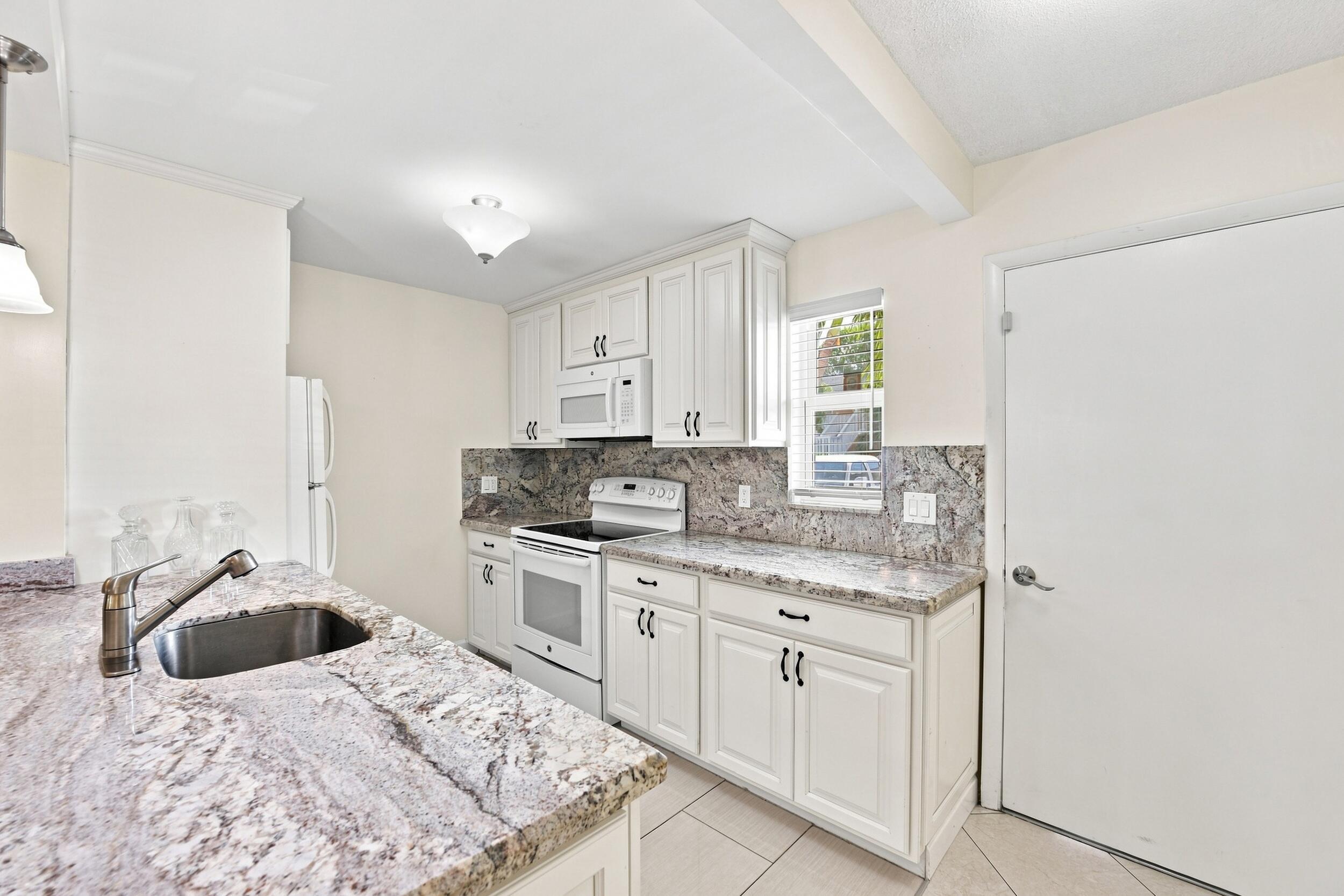 2223 NE 1st Court 101, Boynton Beach, FL 33435, Boynton Beach - Photo 5