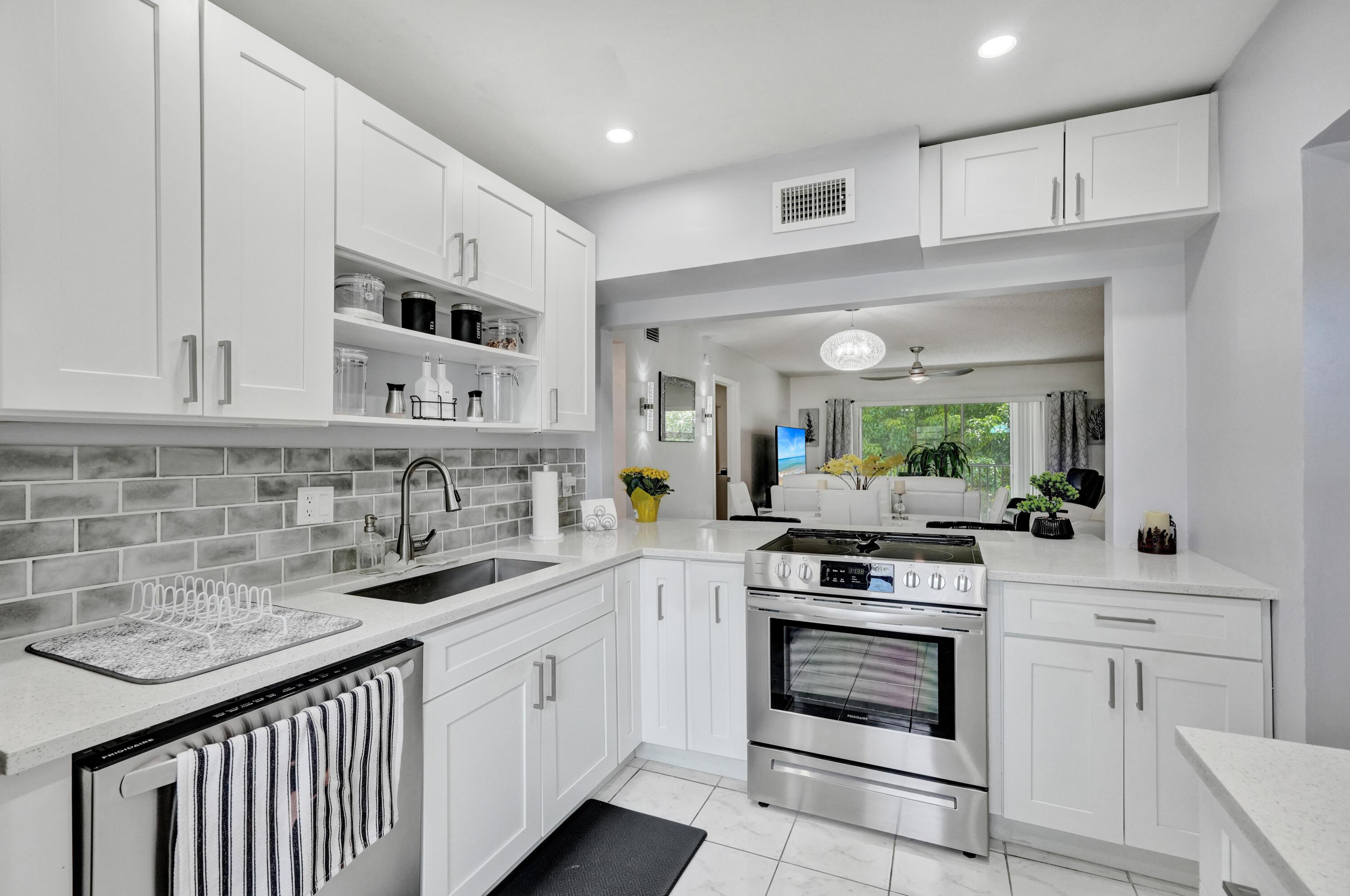 130 LAKE MERYL Drive 227, West Palm Beach, FL 33411, West Palm Beach - Photo 5