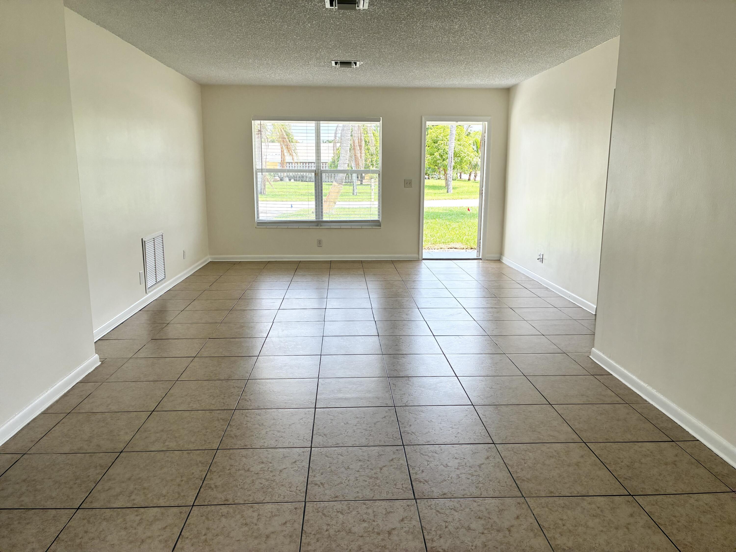 1142 GARNETT Street, Lantana, FL 33462, Lantana - Photo 4