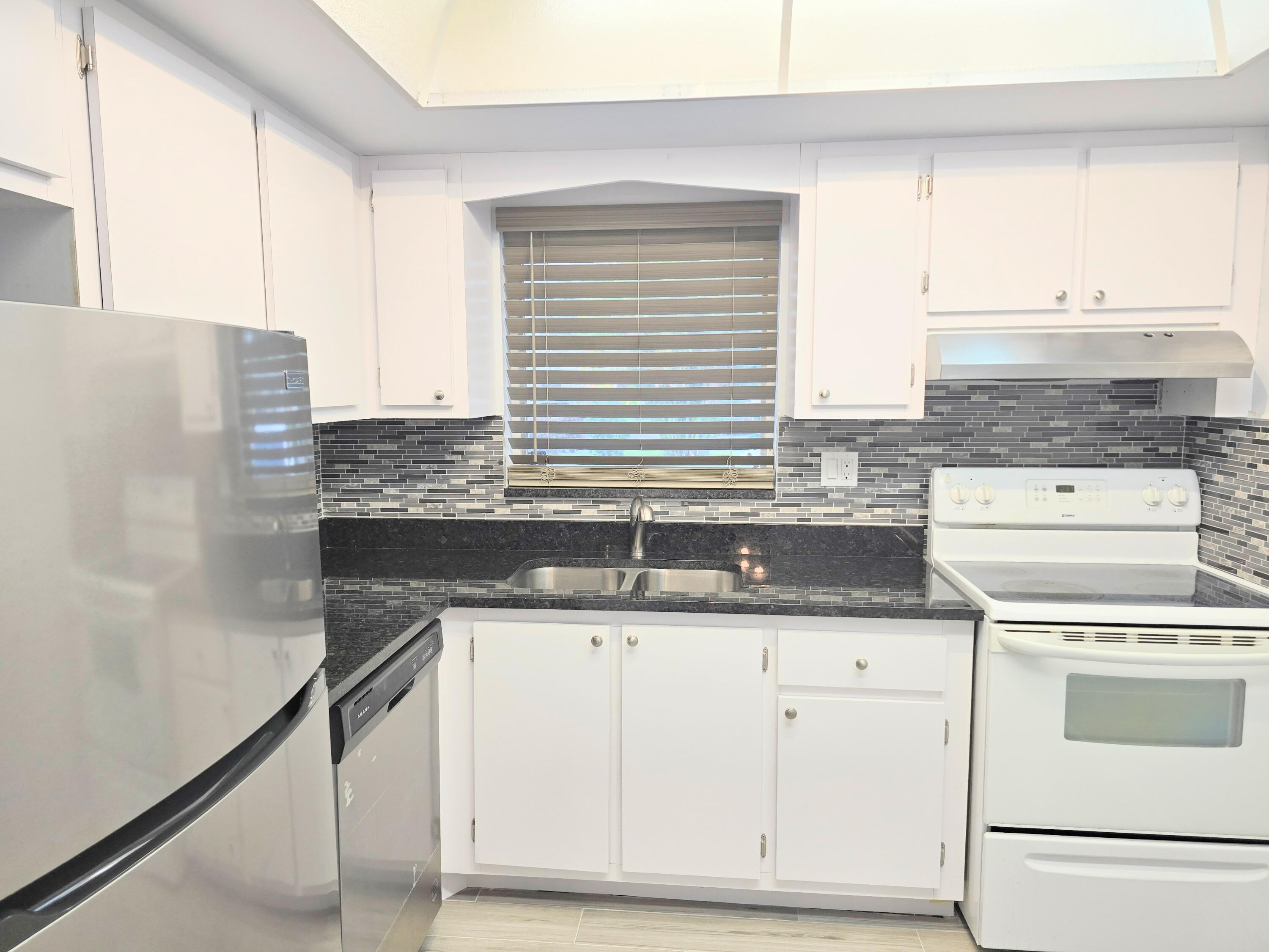 2737 EMORY Drive E D, West Palm Beach, FL 33415, West Palm Beach - Photo 2