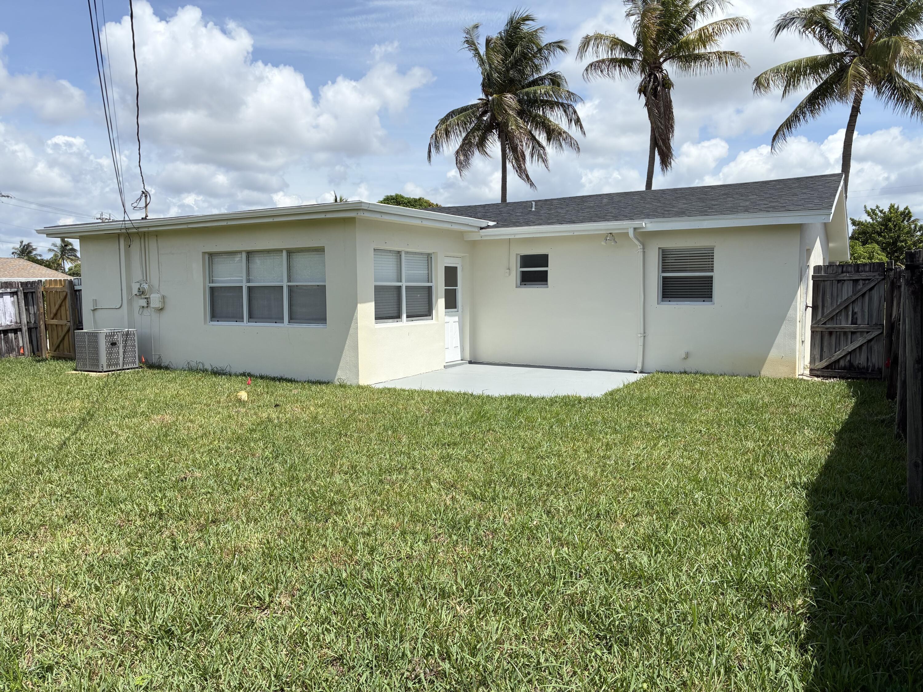 1142 GARNETT Street, Lantana, FL 33462, Lantana - Photo 2
