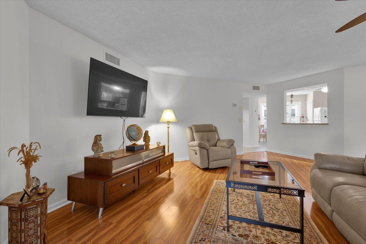 6050 SE Martinique Drive 102, Stuart, FL 34997, Stuart - Photo 5
