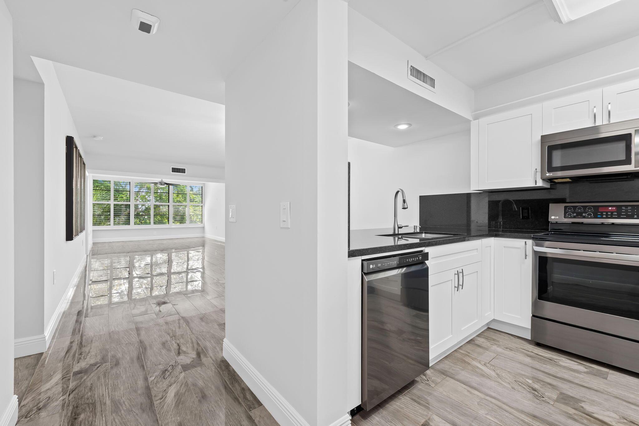 1502 Whitehall Drive 403, Davie, FL 33324, Davie - Photo 5