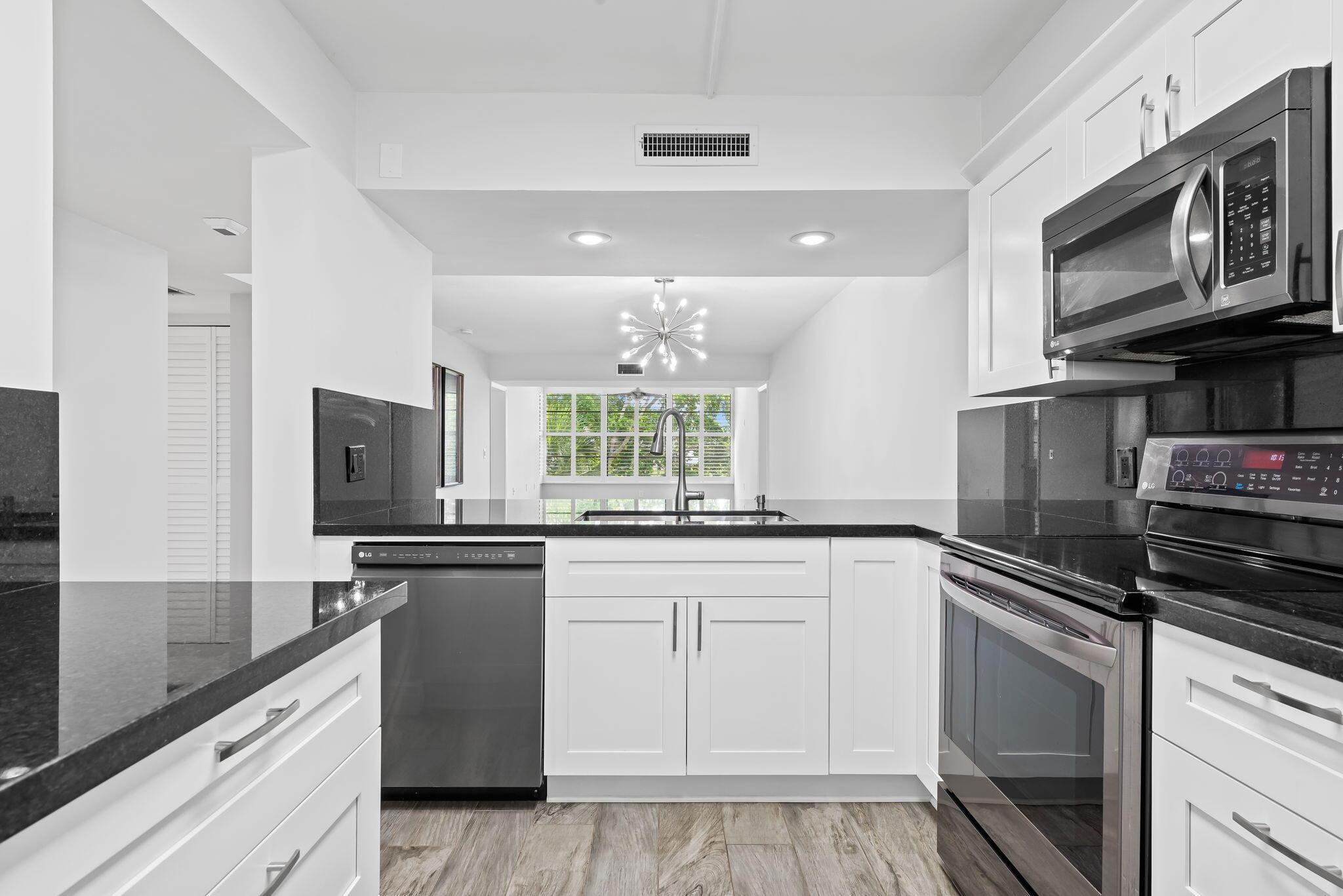 1502 Whitehall Drive 403, Davie, FL 33324, Davie - Photo 4