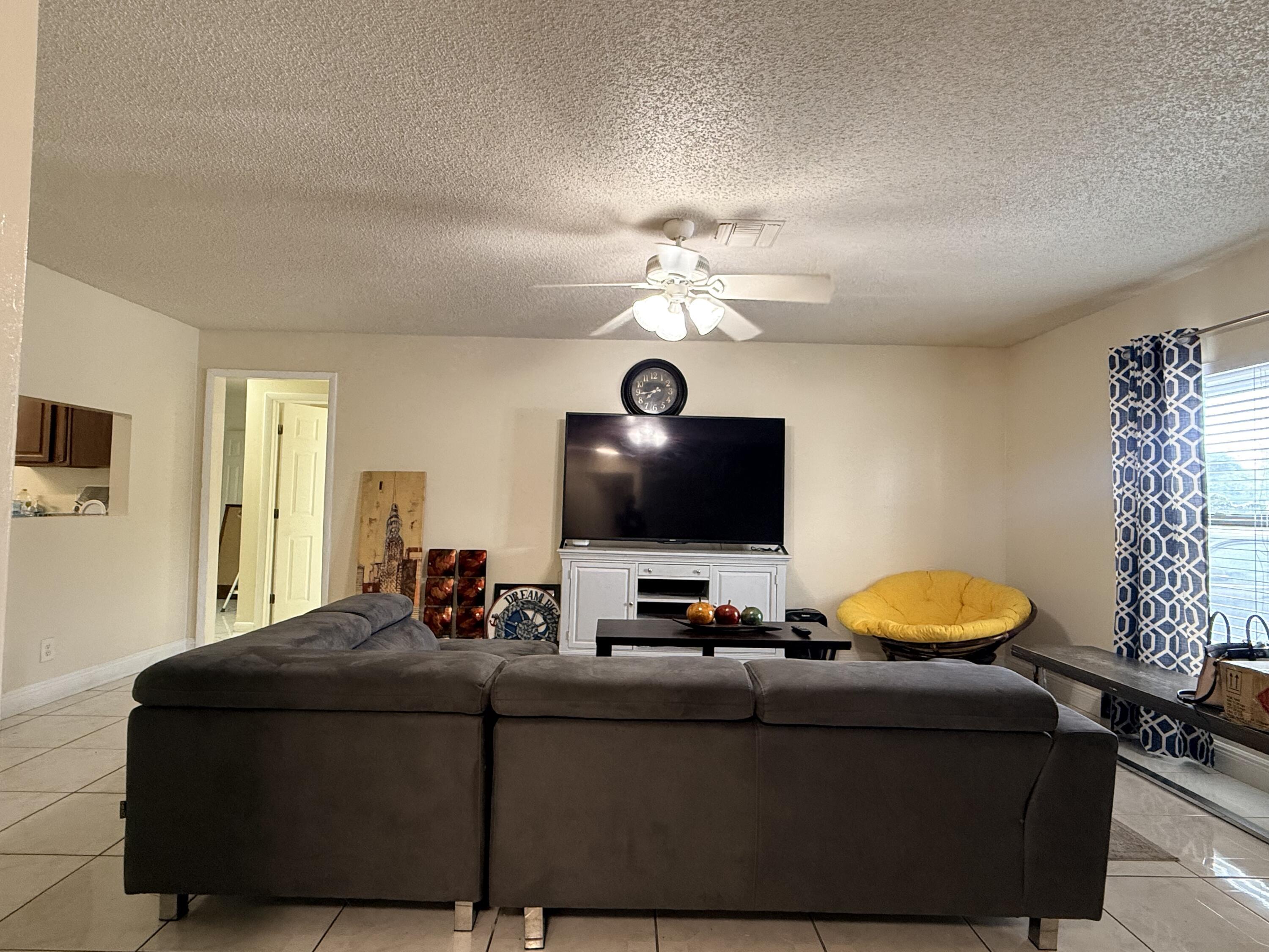 5913 CORSON Place, Lake Worth, FL 33463, Lake Worth - Photo 4