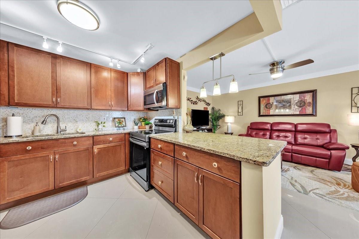 2047 WOLVERTON C, Boca Raton, FL 33434, Boca Raton - Photo 3
