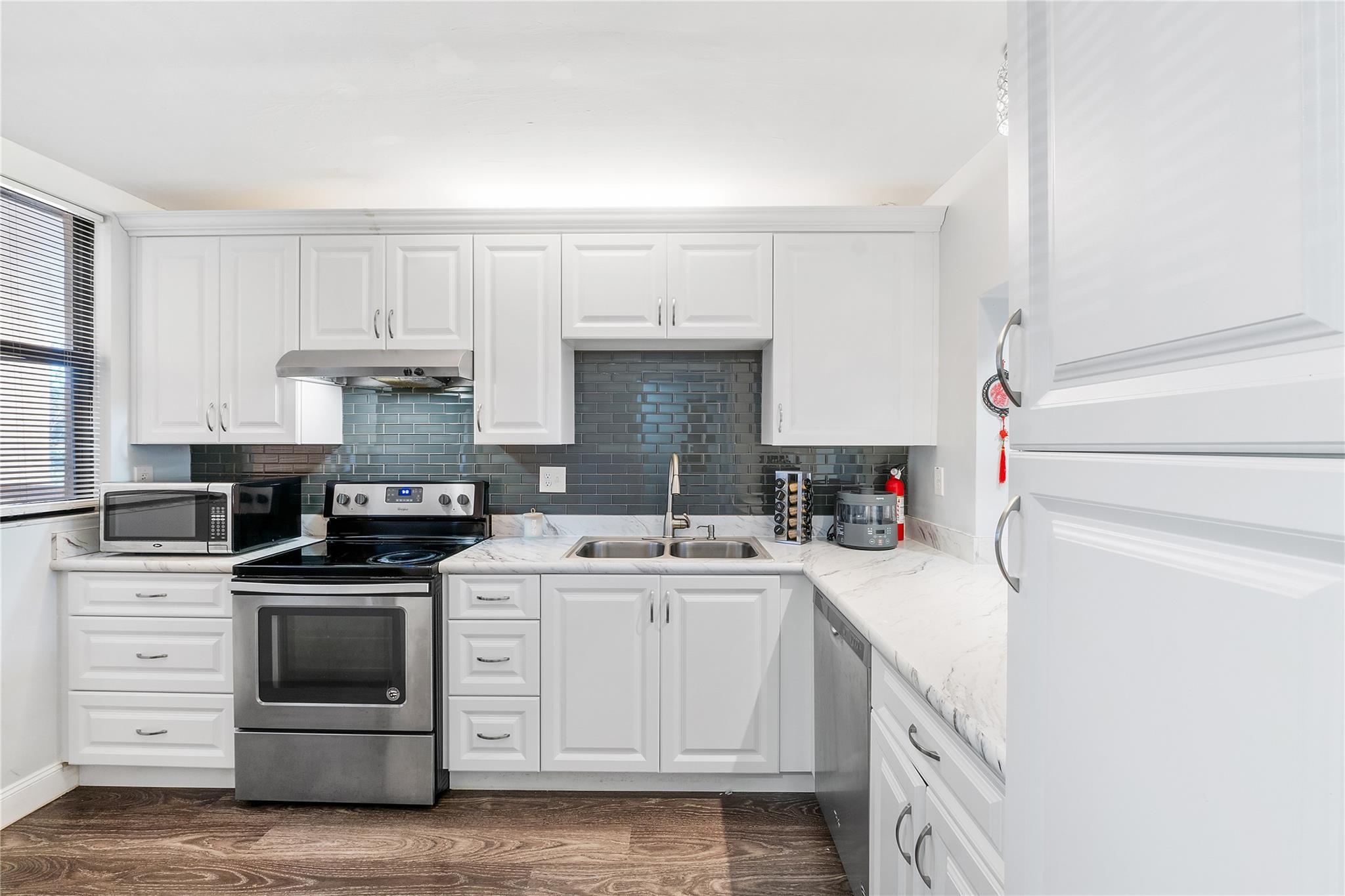 8437 FOREST HILLS Drive 203, Coral Springs, FL 33065, Coral Springs - Photo 3