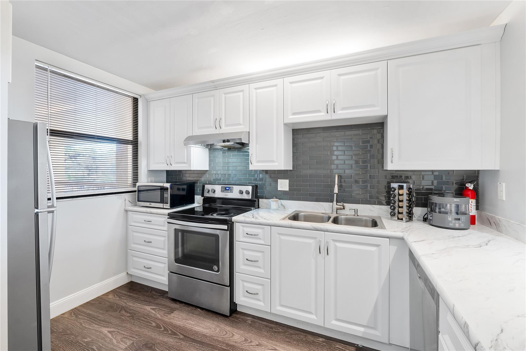8437 FOREST HILLS Drive 203, Coral Springs, FL 33065, Coral Springs - Photo 4