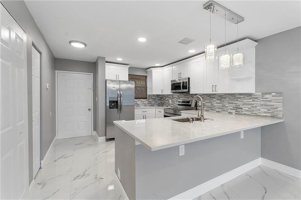 11477 NW 39TH Court 305-1, Coral Springs, FL 33065, Coral Springs - Photo 4