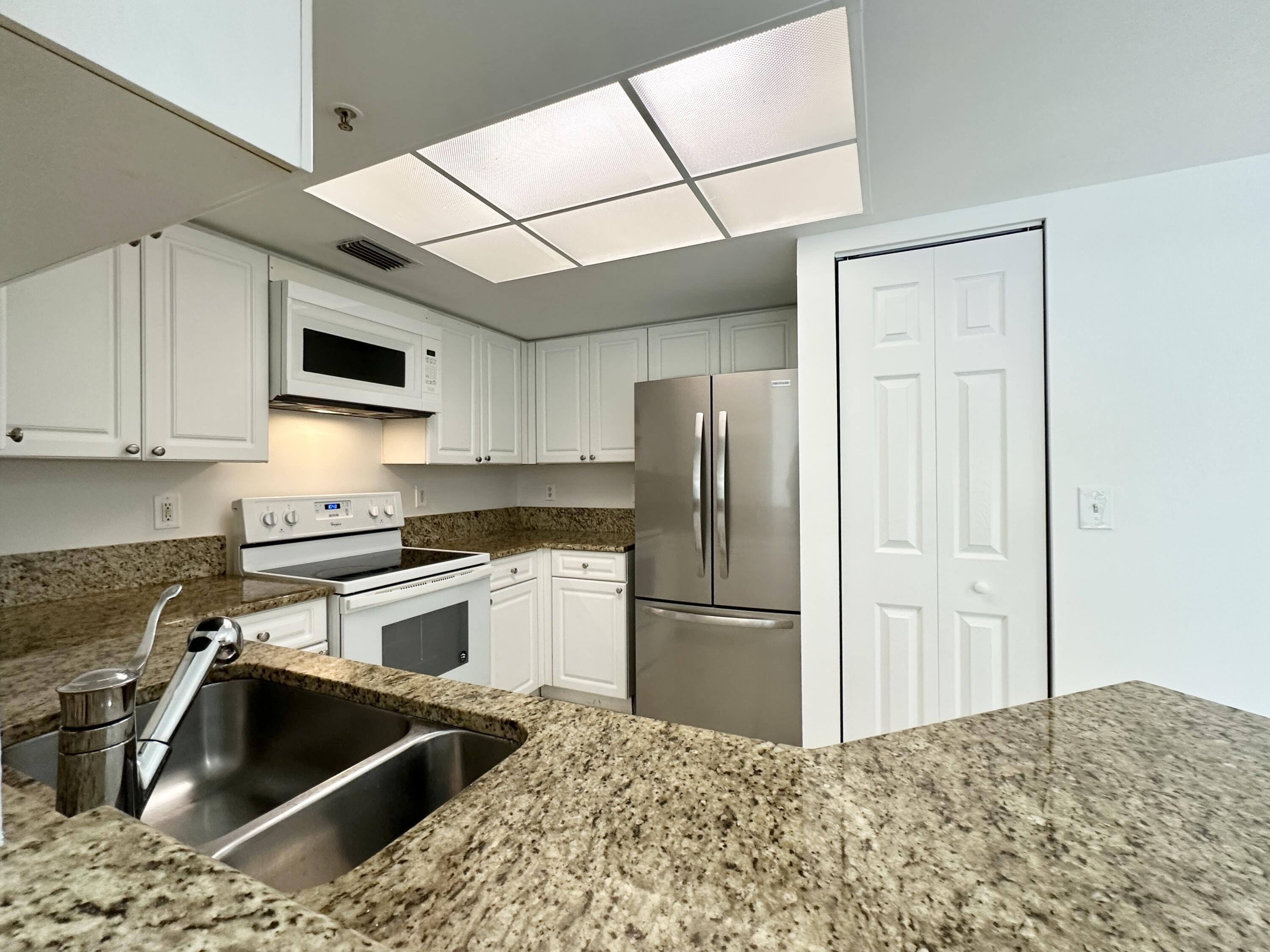300 Crestwood Court N 302, Royal Palm Beach, FL 33411, Royal Palm Beach - Photo 2