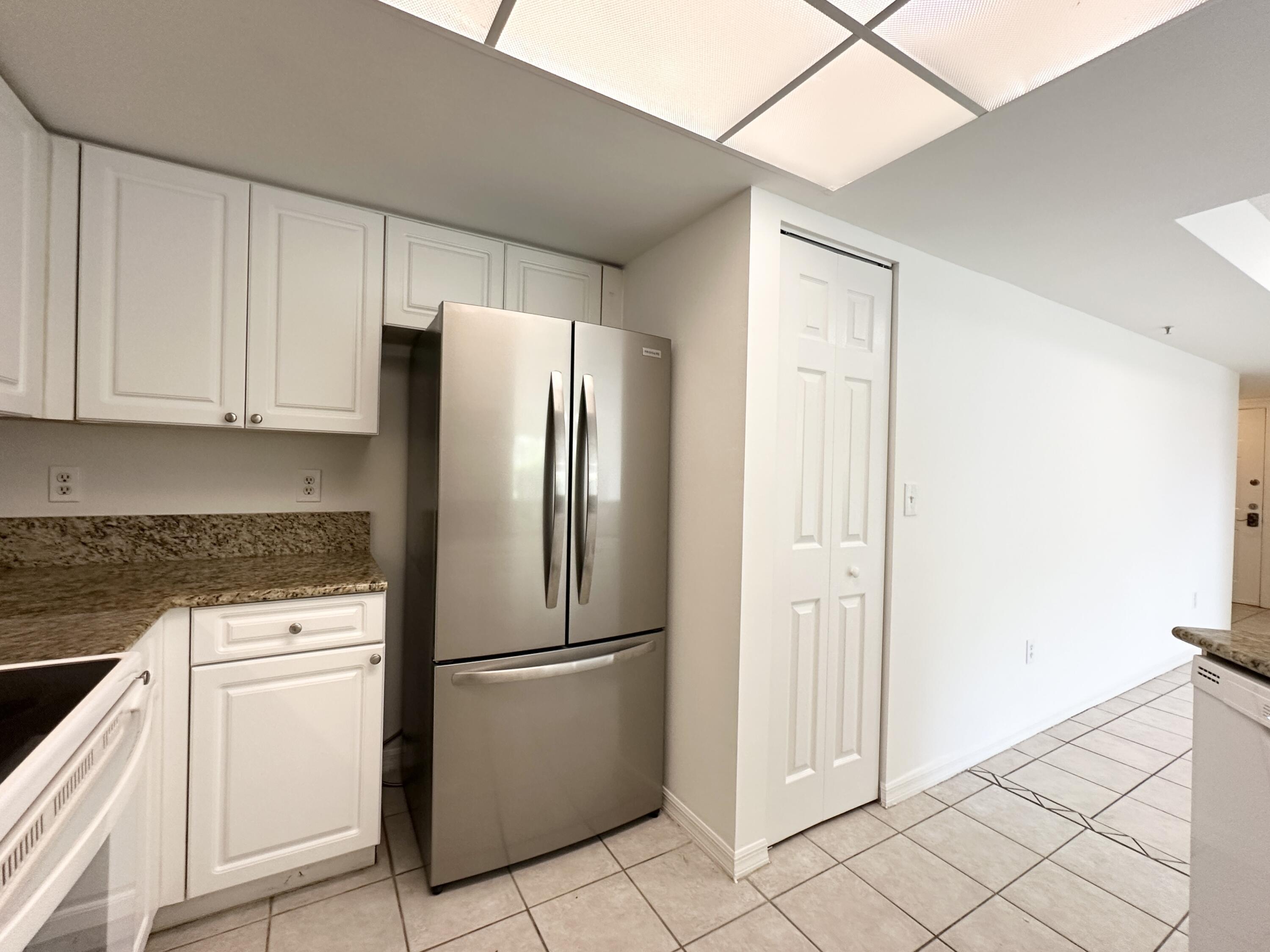 300 Crestwood Court N 302, Royal Palm Beach, FL 33411, Royal Palm Beach - Photo 3