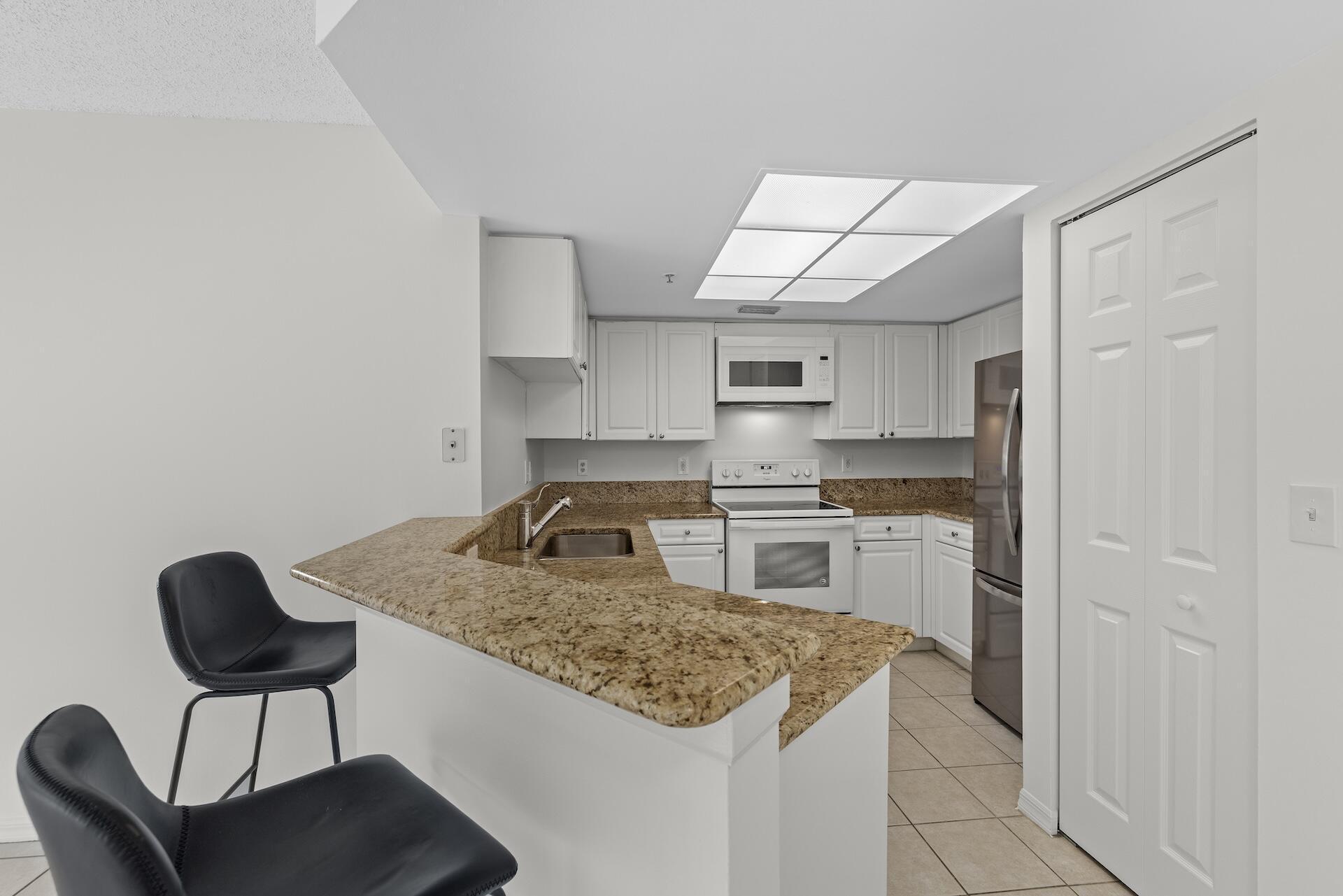 300 Crestwood Court N 302, Royal Palm Beach, FL 33411, Royal Palm Beach - Photo 5