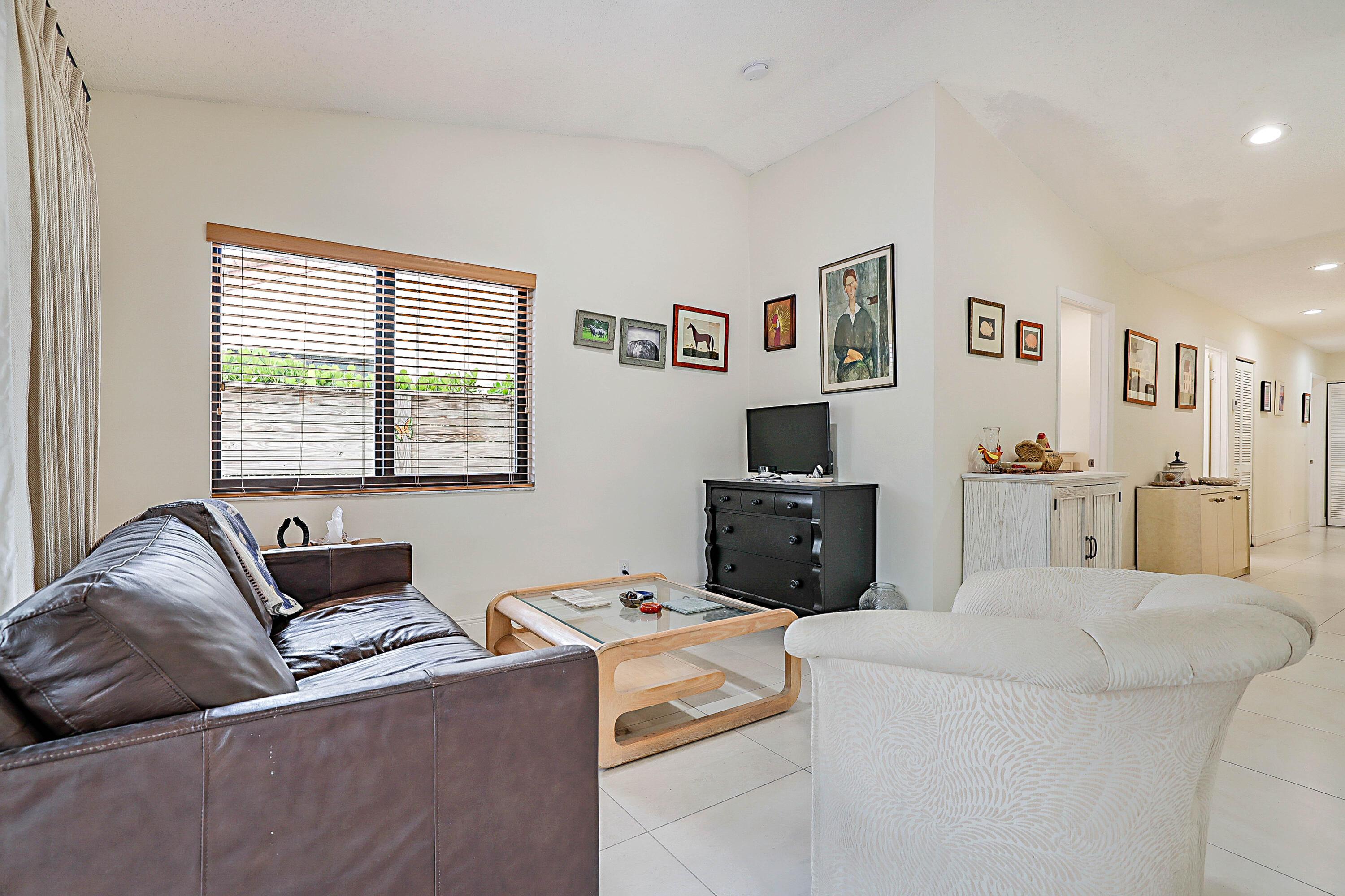 21612 Casa Monte Court, Boca Raton, FL 33433, Boca Raton - Photo 4