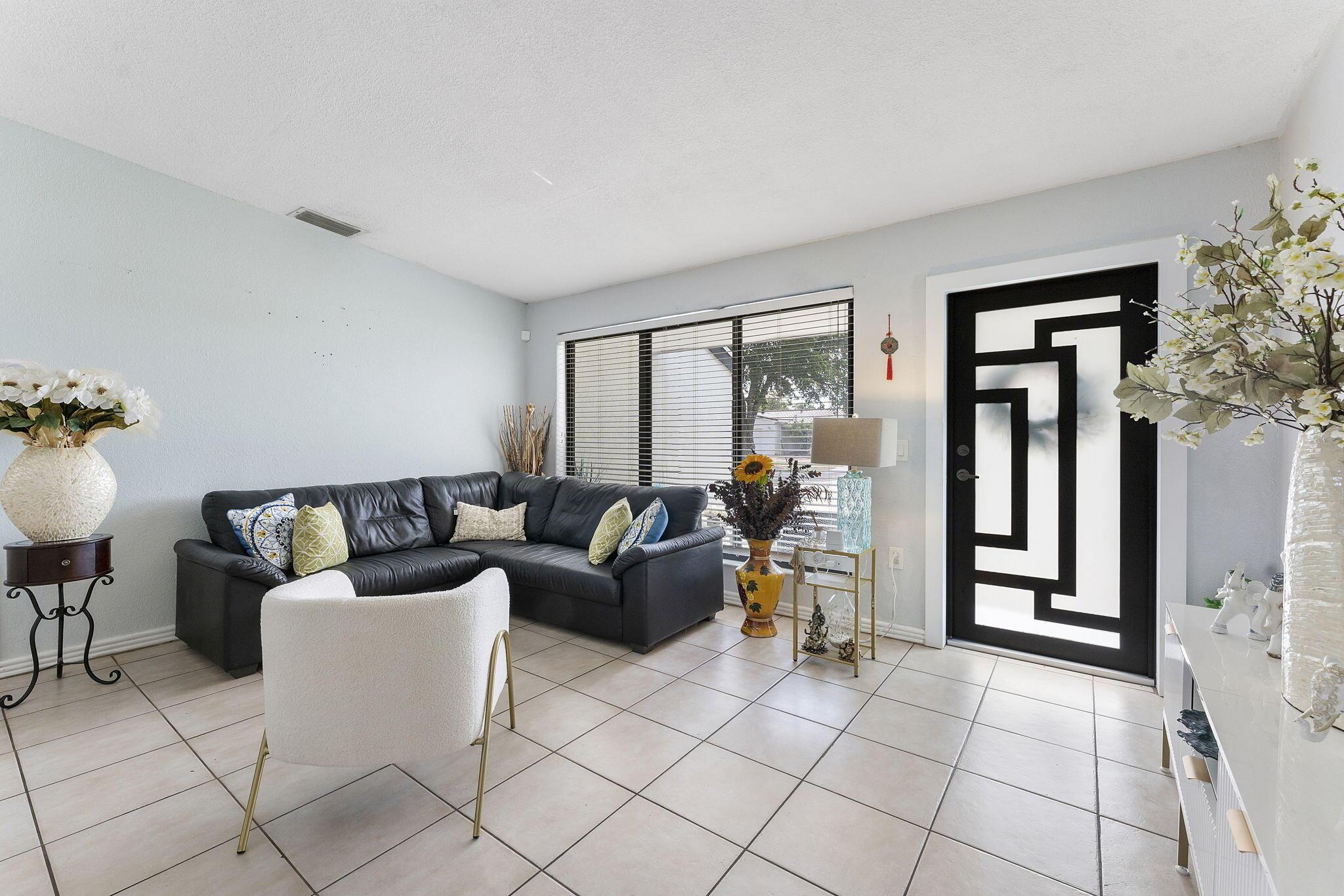 400 NW 98TH Avenue, Pembroke Pines, FL 33024, Pembroke Pines - Photo 4