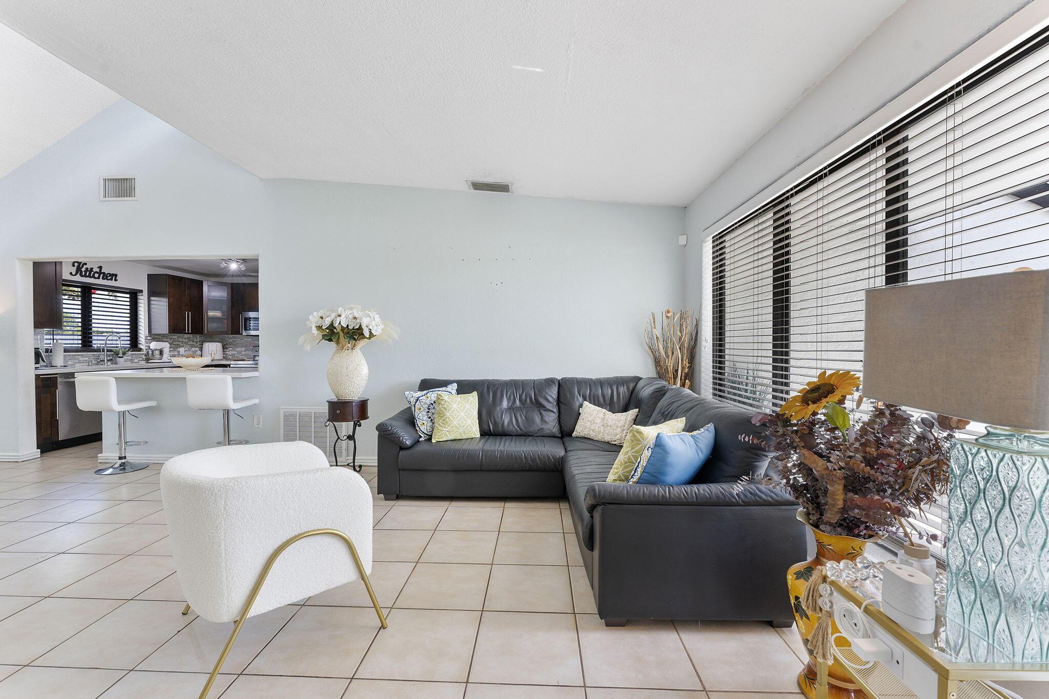 400 NW 98TH Avenue, Pembroke Pines, FL 33024, Pembroke Pines - Photo 5
