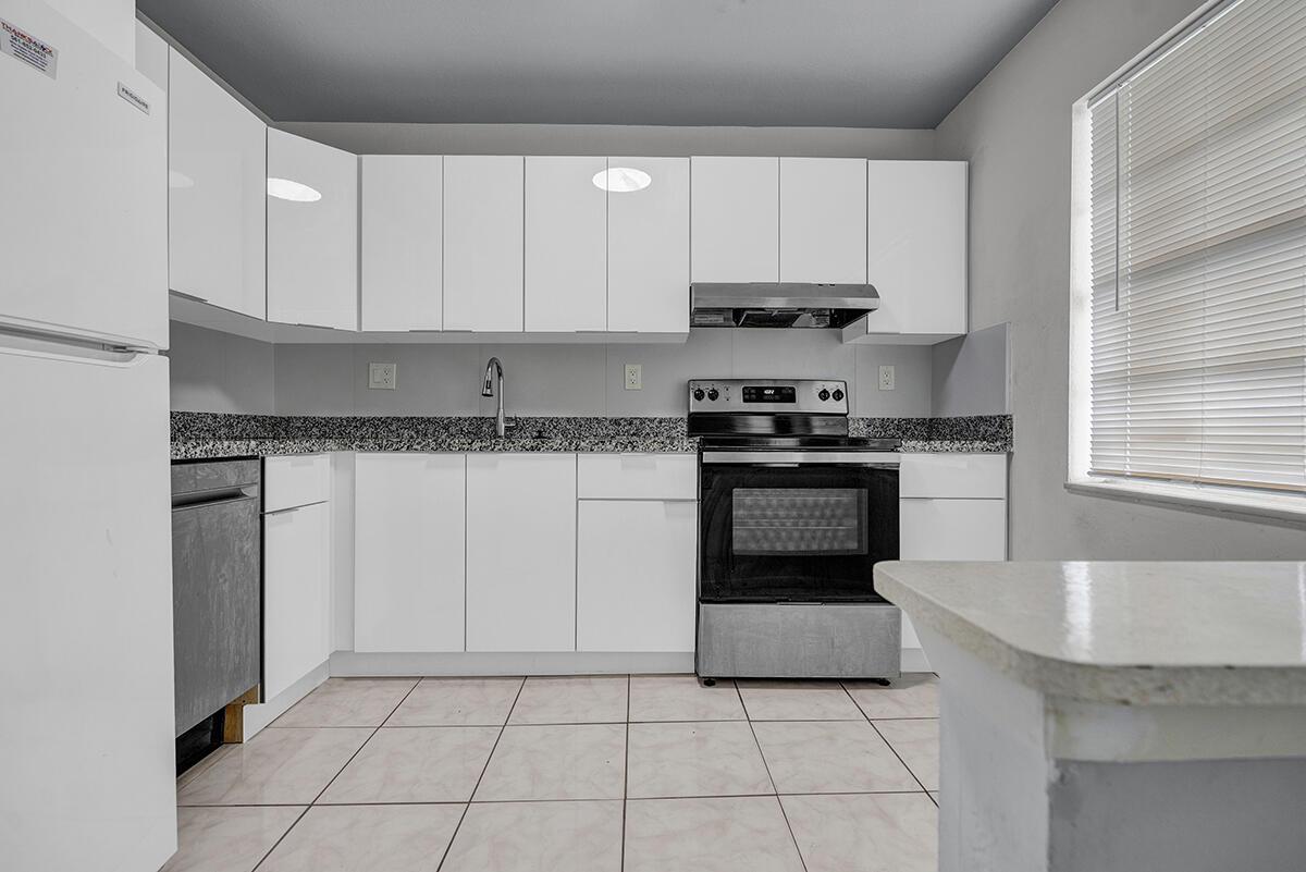 340 NW 19th Street 308, Boca Raton, FL 33432, Boca Raton - Photo 2
