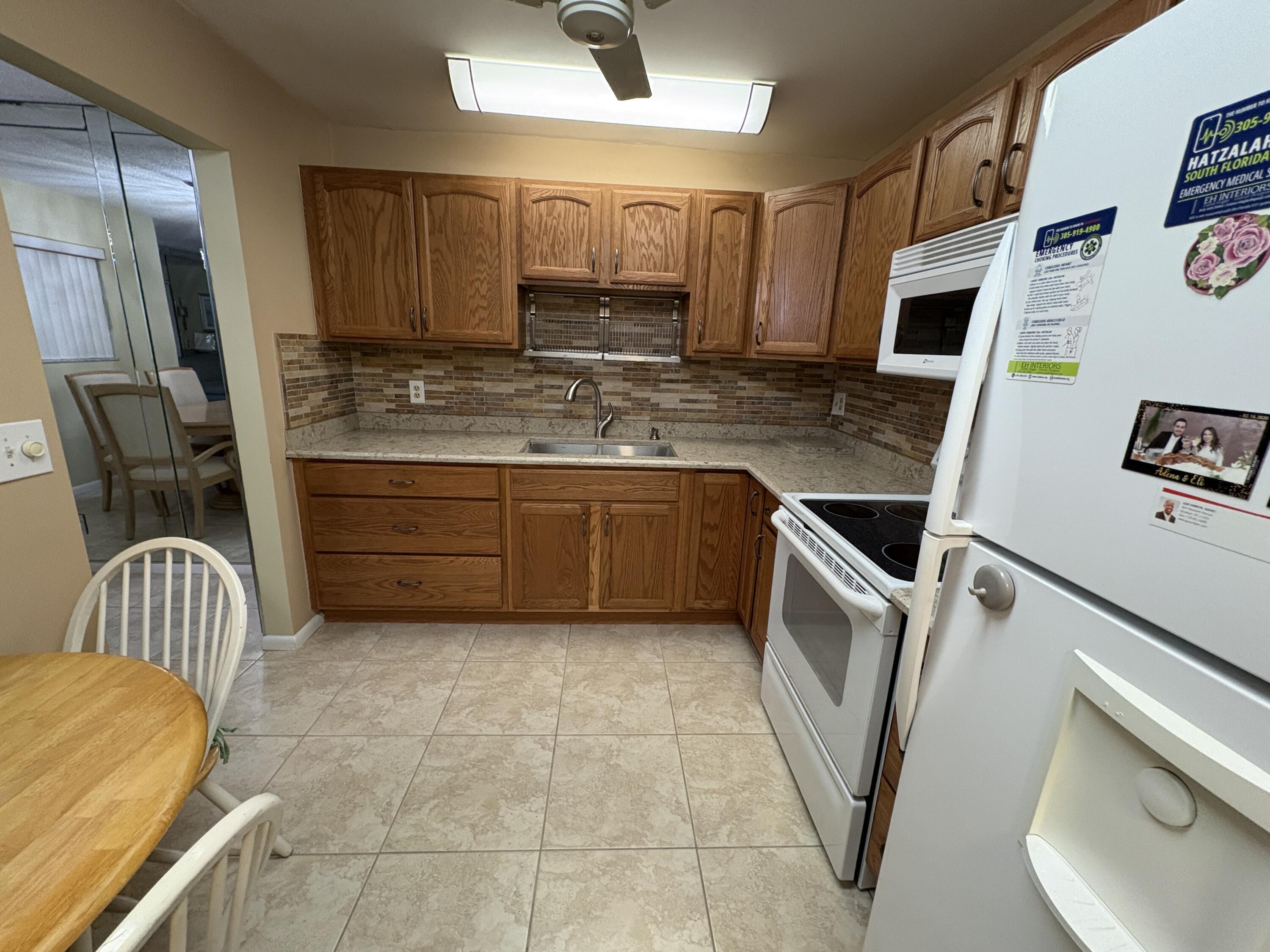 160 PLYMOUTH V, West Palm Beach, FL 33417, West Palm Beach - Photo 2
