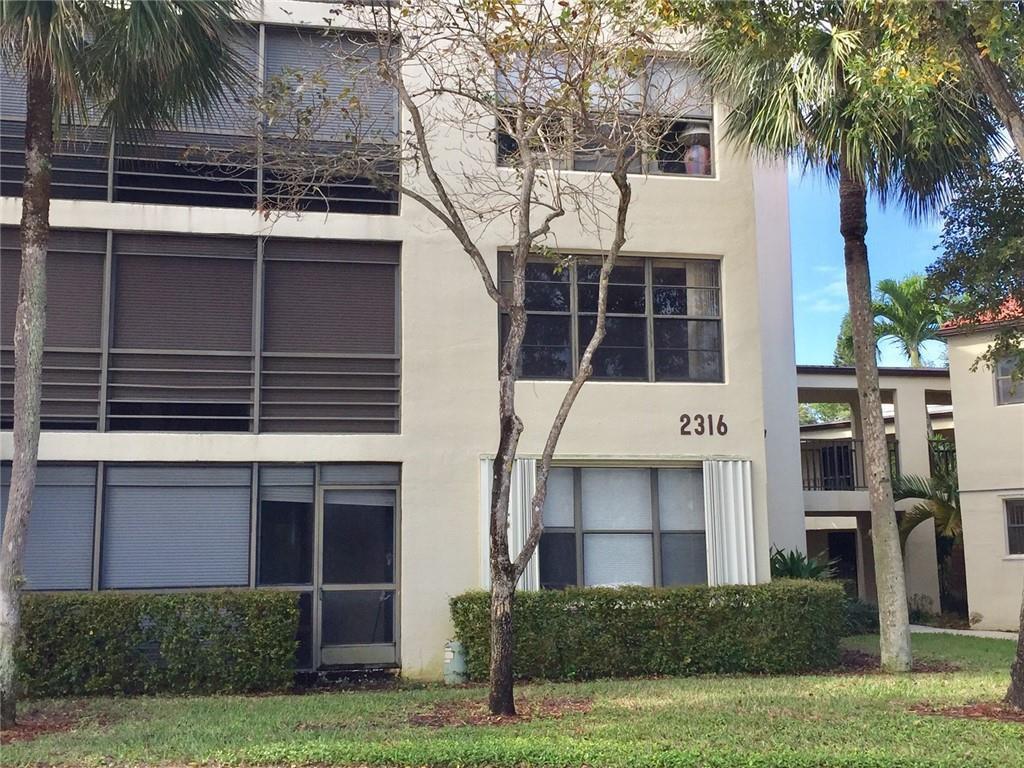 2316 S Cypress Bend Drive 220, Pompano Beach, FL 33069, Pompano Beach - Photo 5